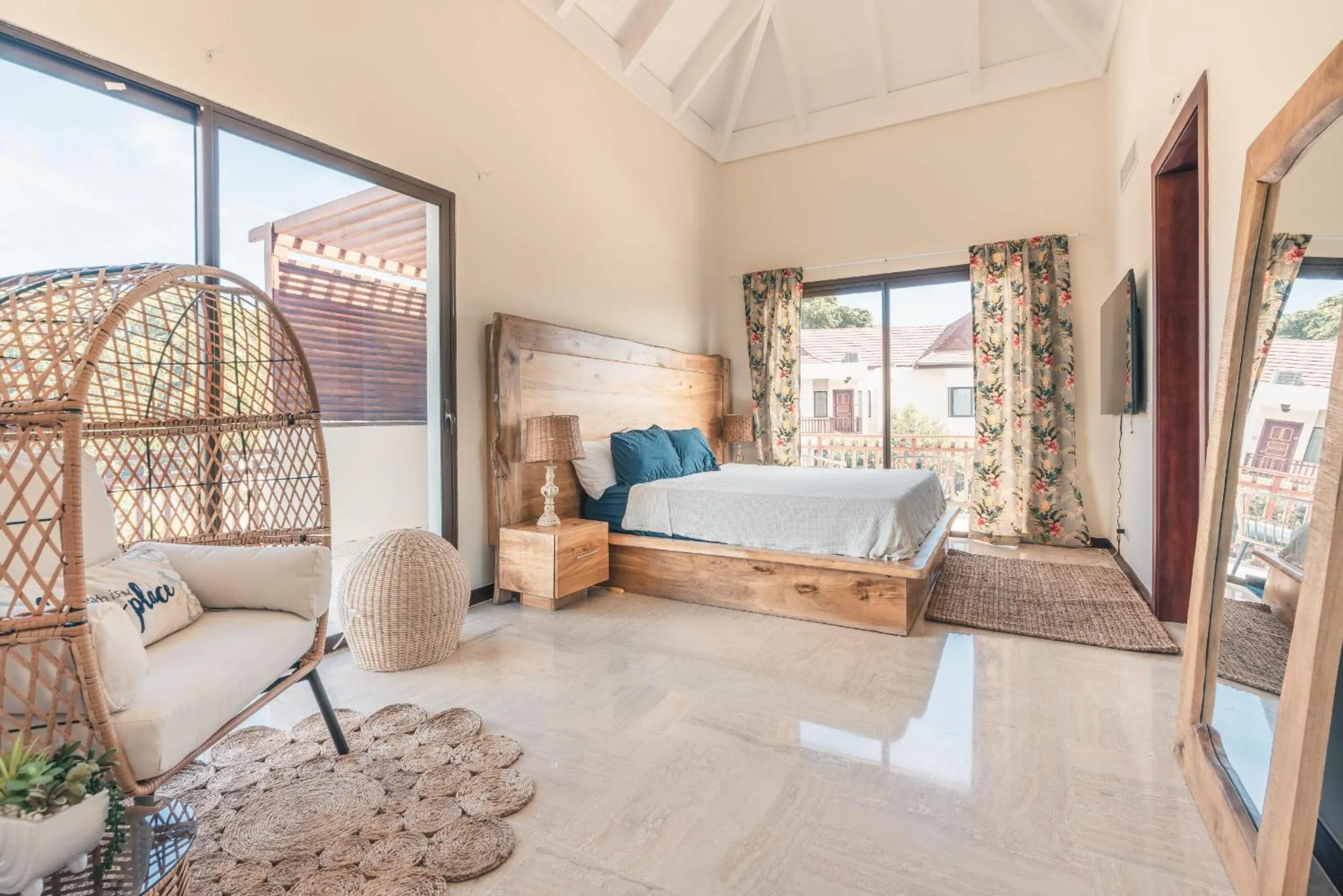 Bed in Beautiful 2 BR apartment at Portillo