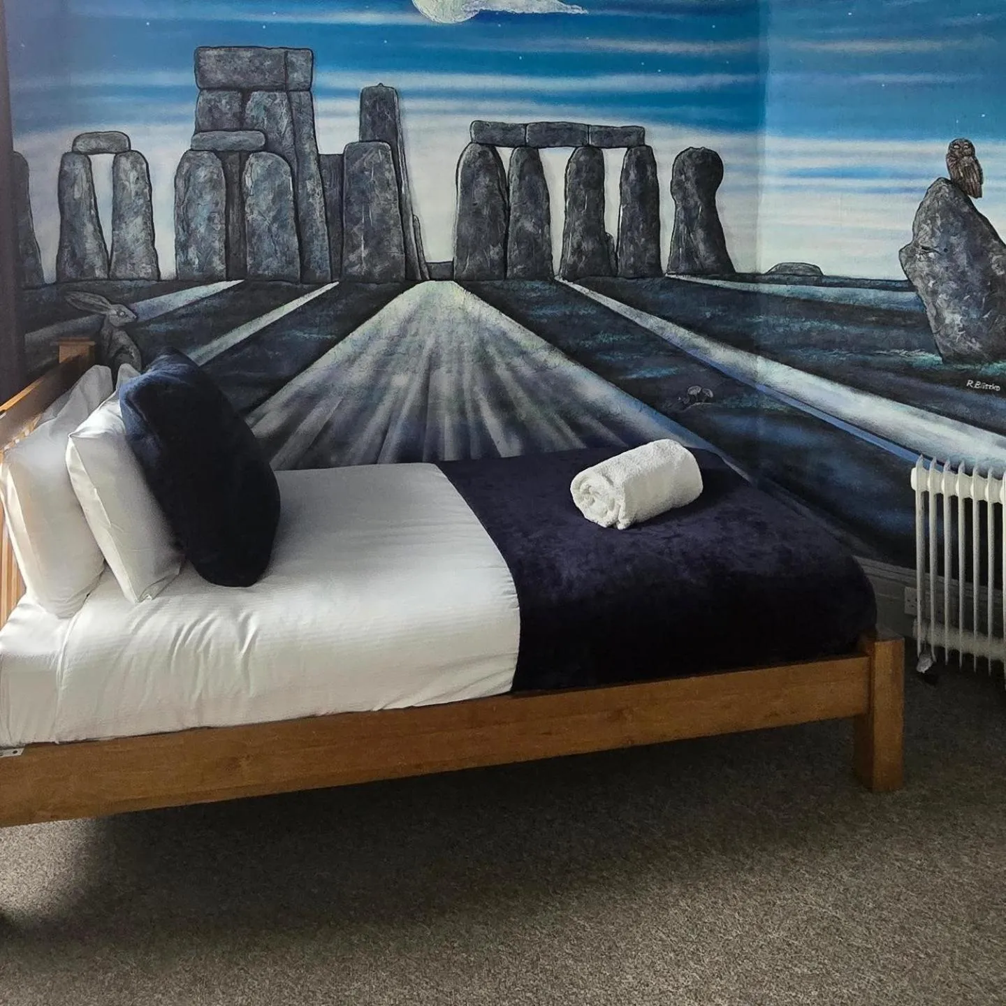 Bedroom, Bed in Stonehenge Inn