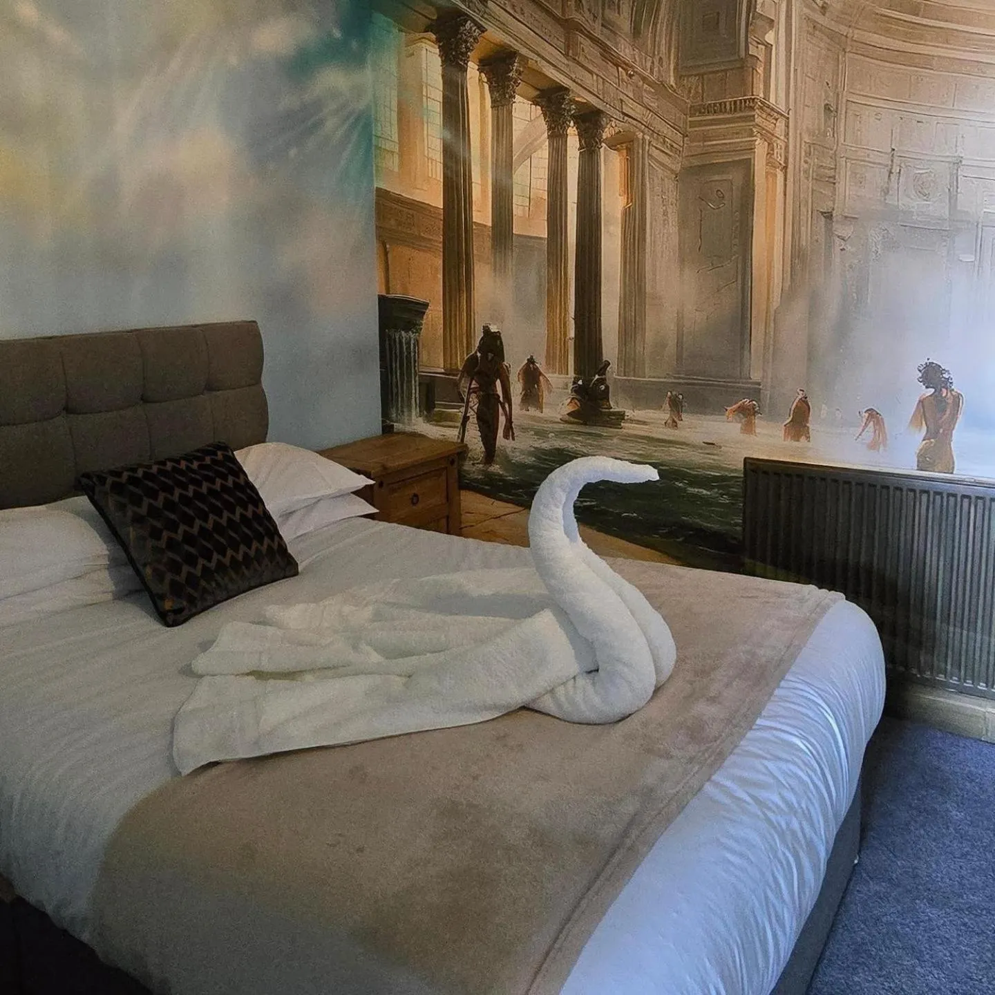 Bedroom, Bed in Stonehenge Inn