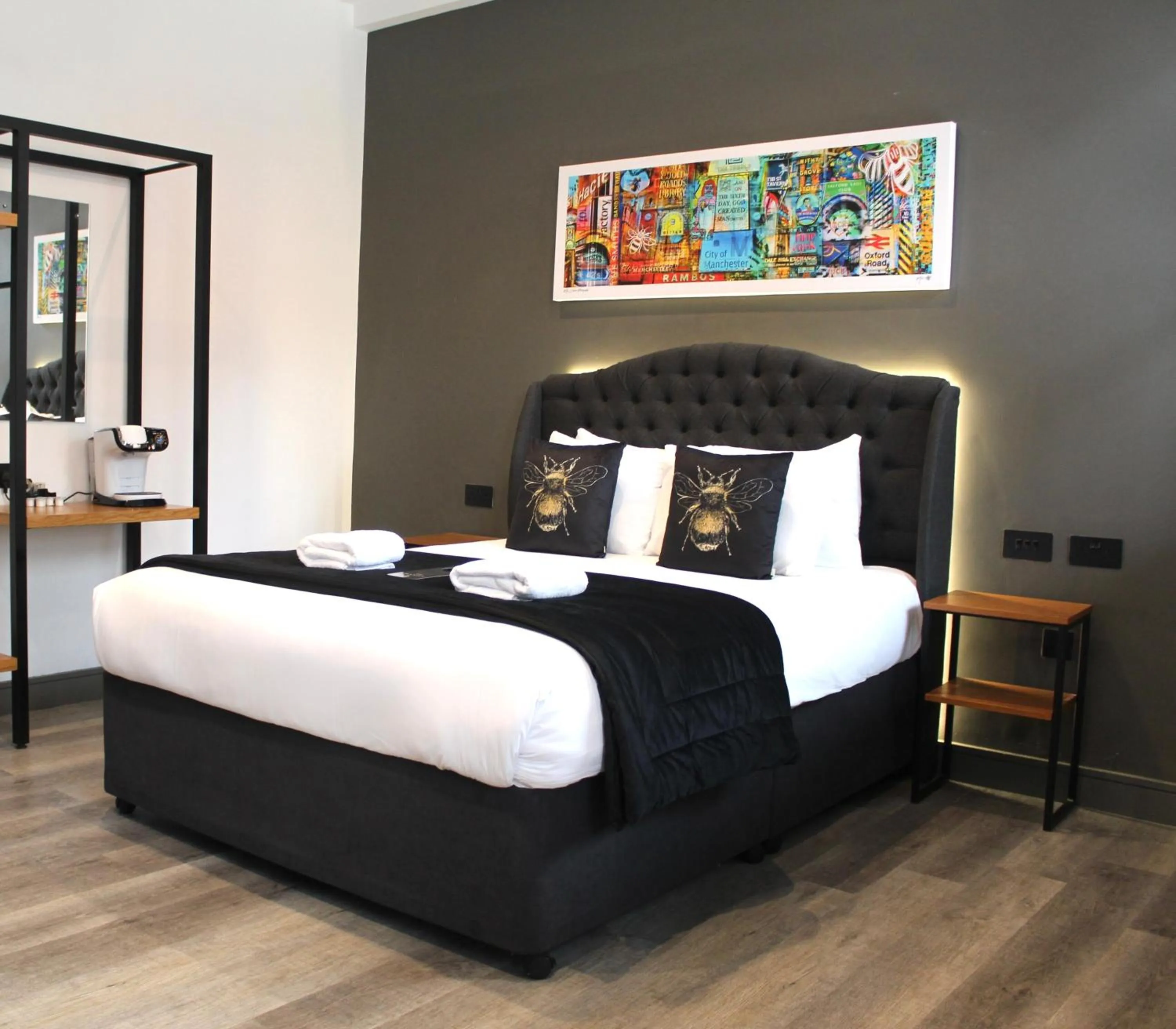 Bedroom, Bed in Black Lion Hotel Manchester