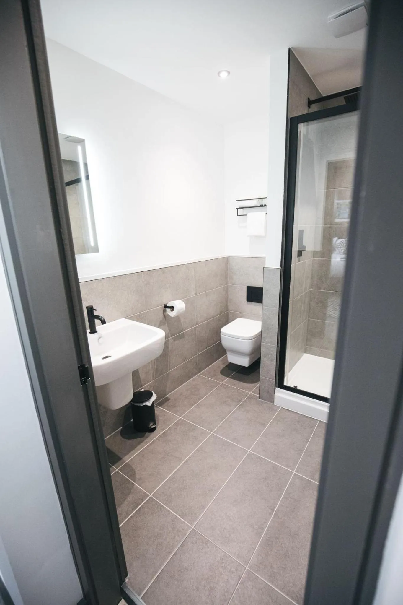 Bathroom in Black Lion Hotel Manchester