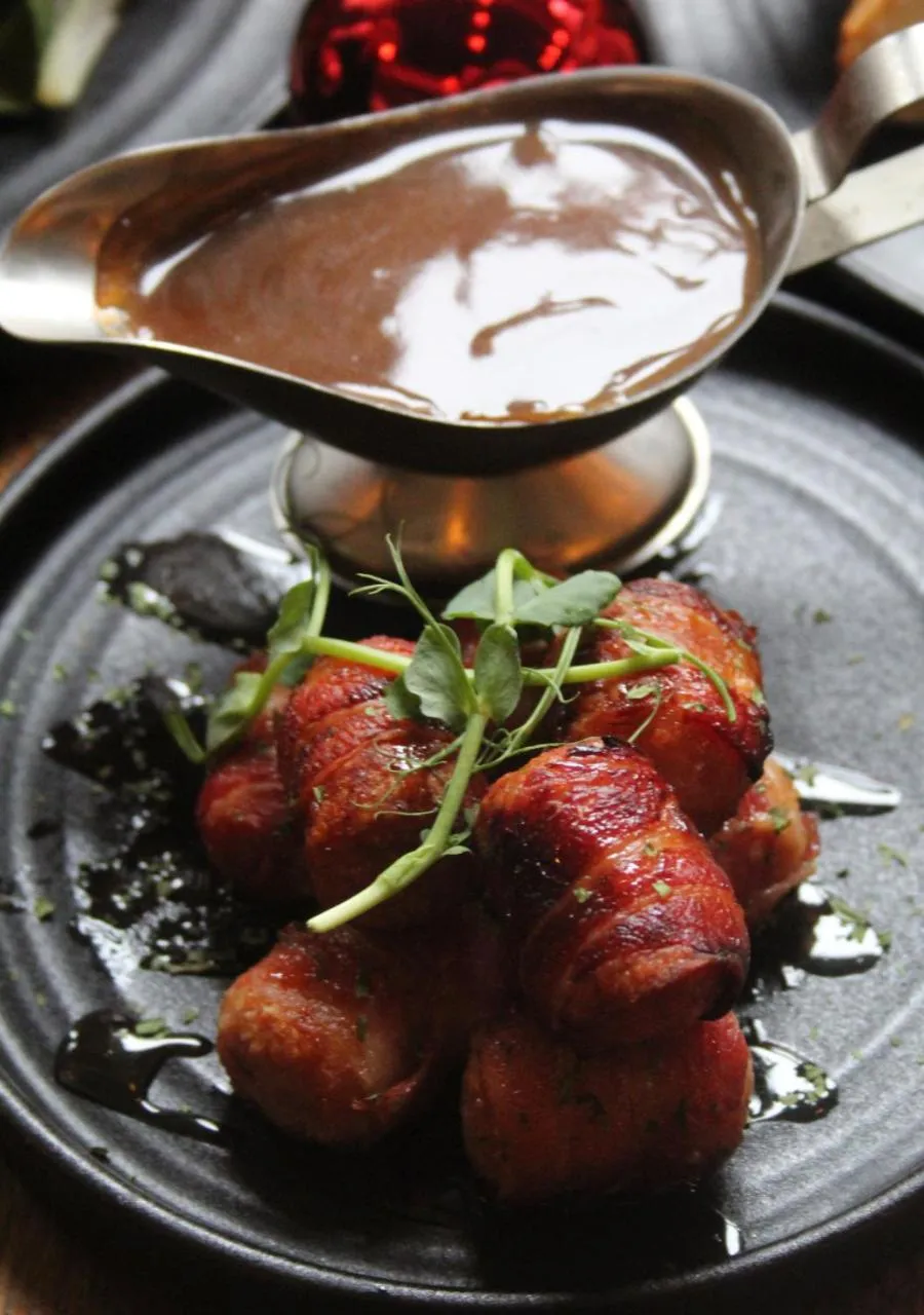 Food and drinks in Black Lion Hotel Manchester