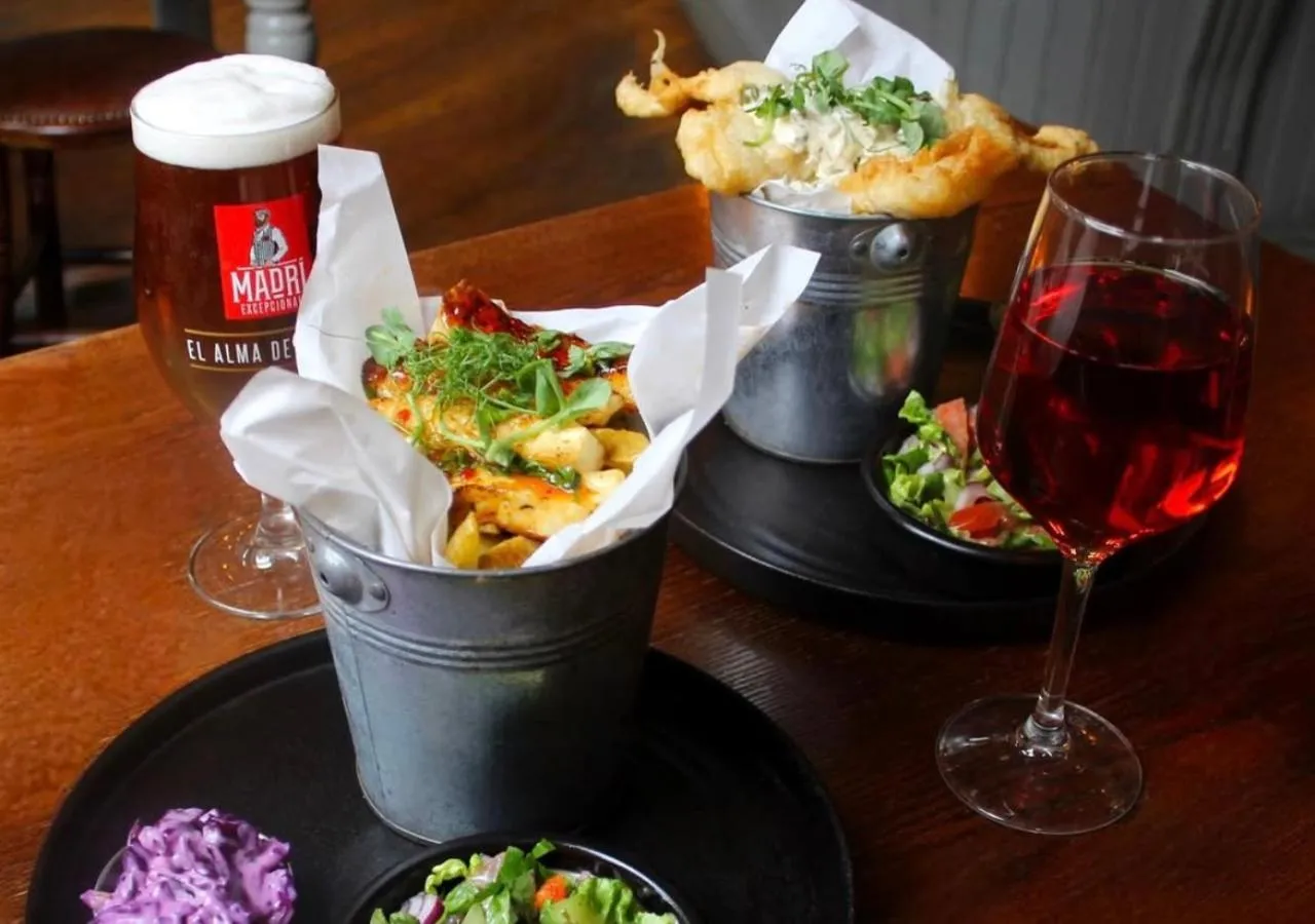 Food and drinks in Black Lion Hotel Manchester