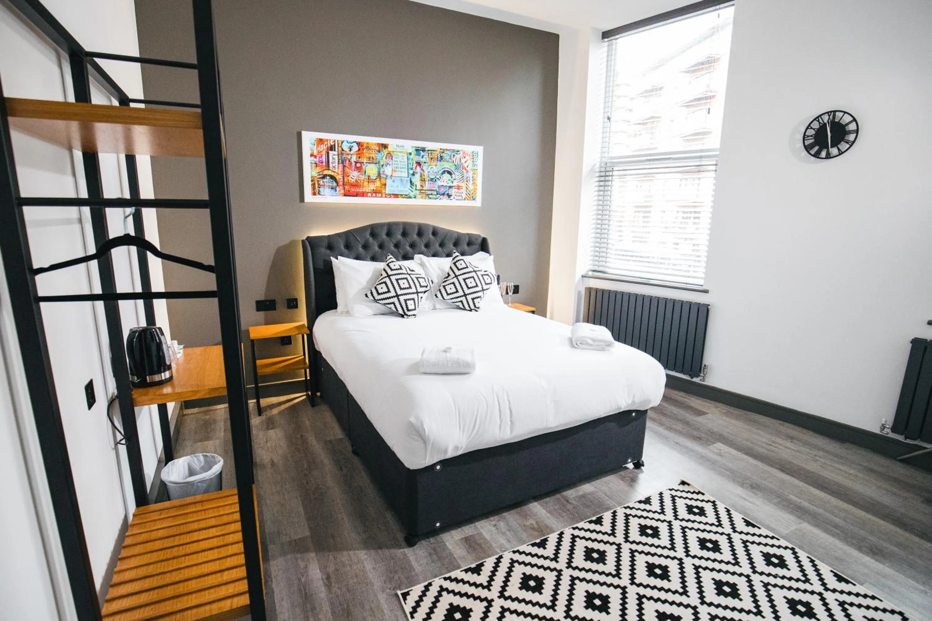 Bedroom, Bed in Black Lion Hotel Manchester