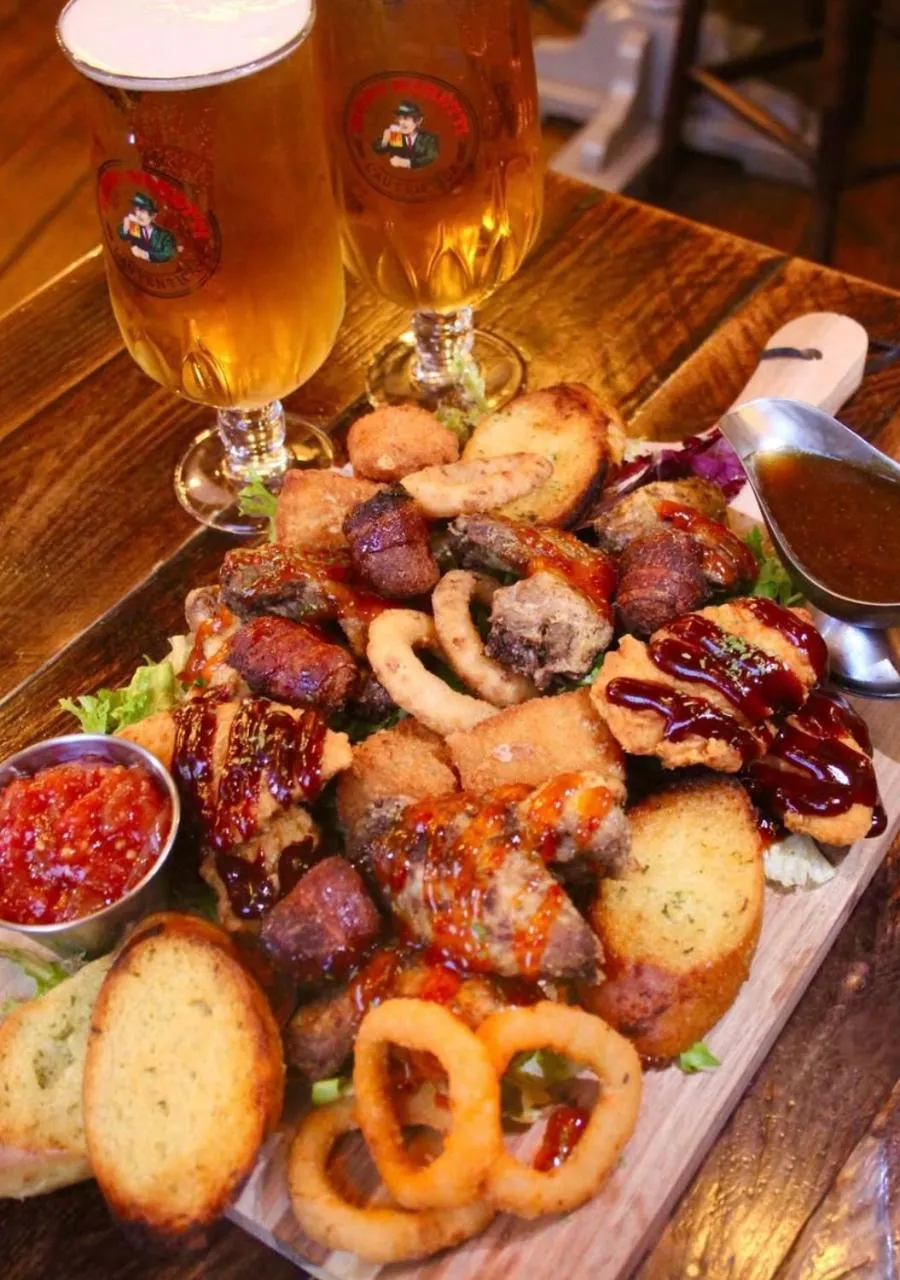 Food and drinks in Black Lion Hotel Manchester