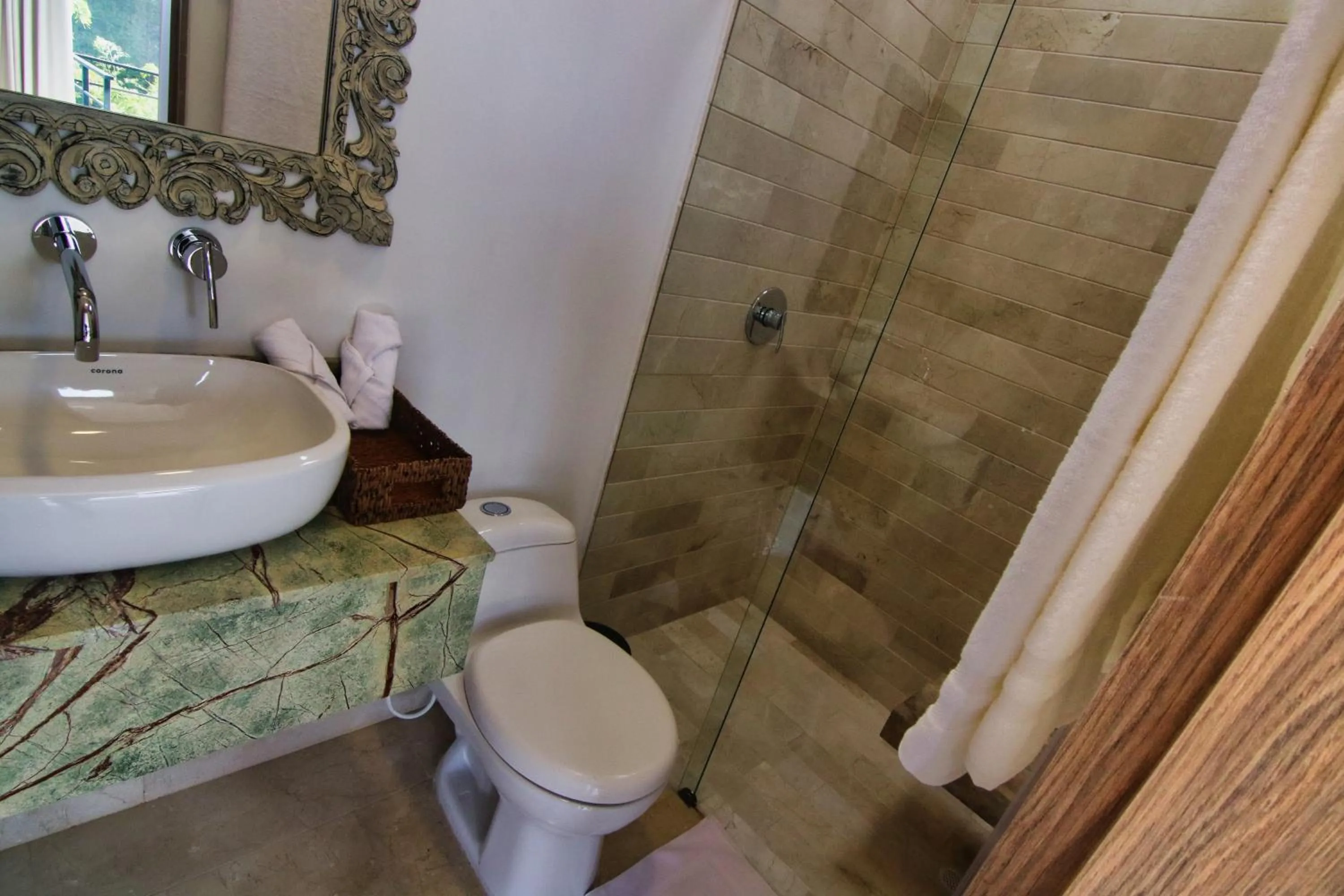 Shower in Arvum Hotel Boutique