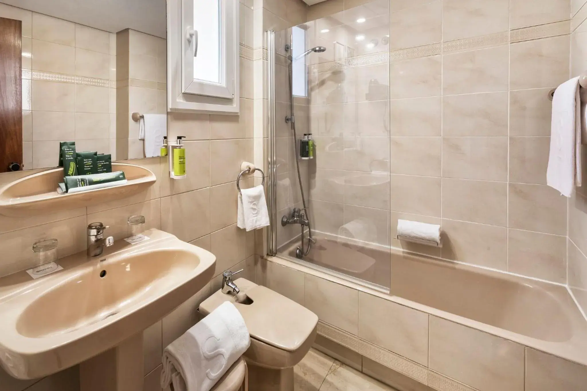 Photo of the whole room in Sercotel Togumar Photo of the whole room in Sercotel Togumar