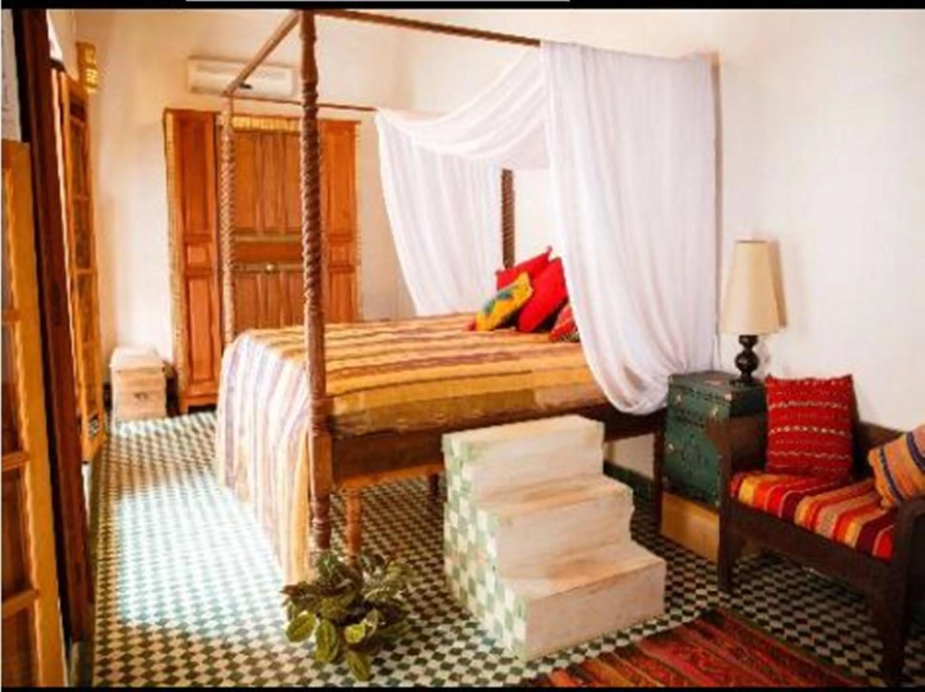 Decorative detail, Bed in Riad Idrissy