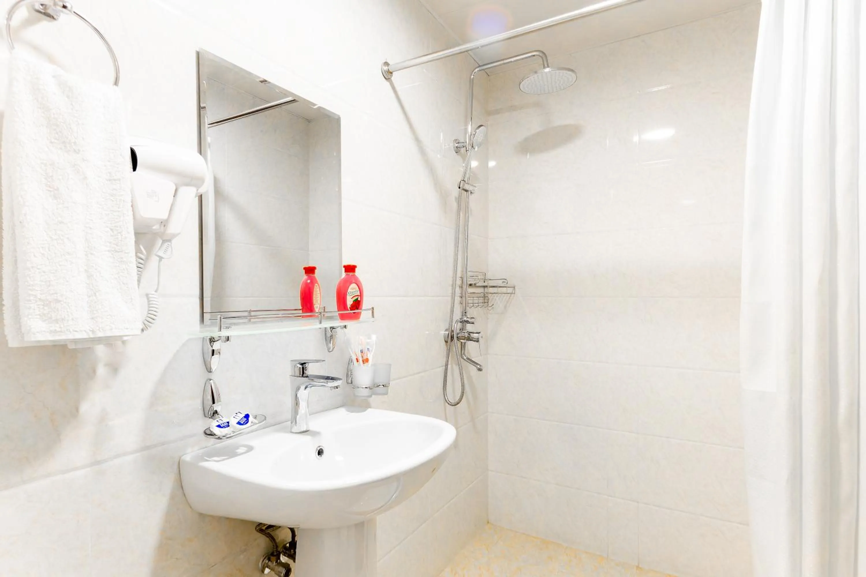 Shower in CENTRAL ASİA HOTEL