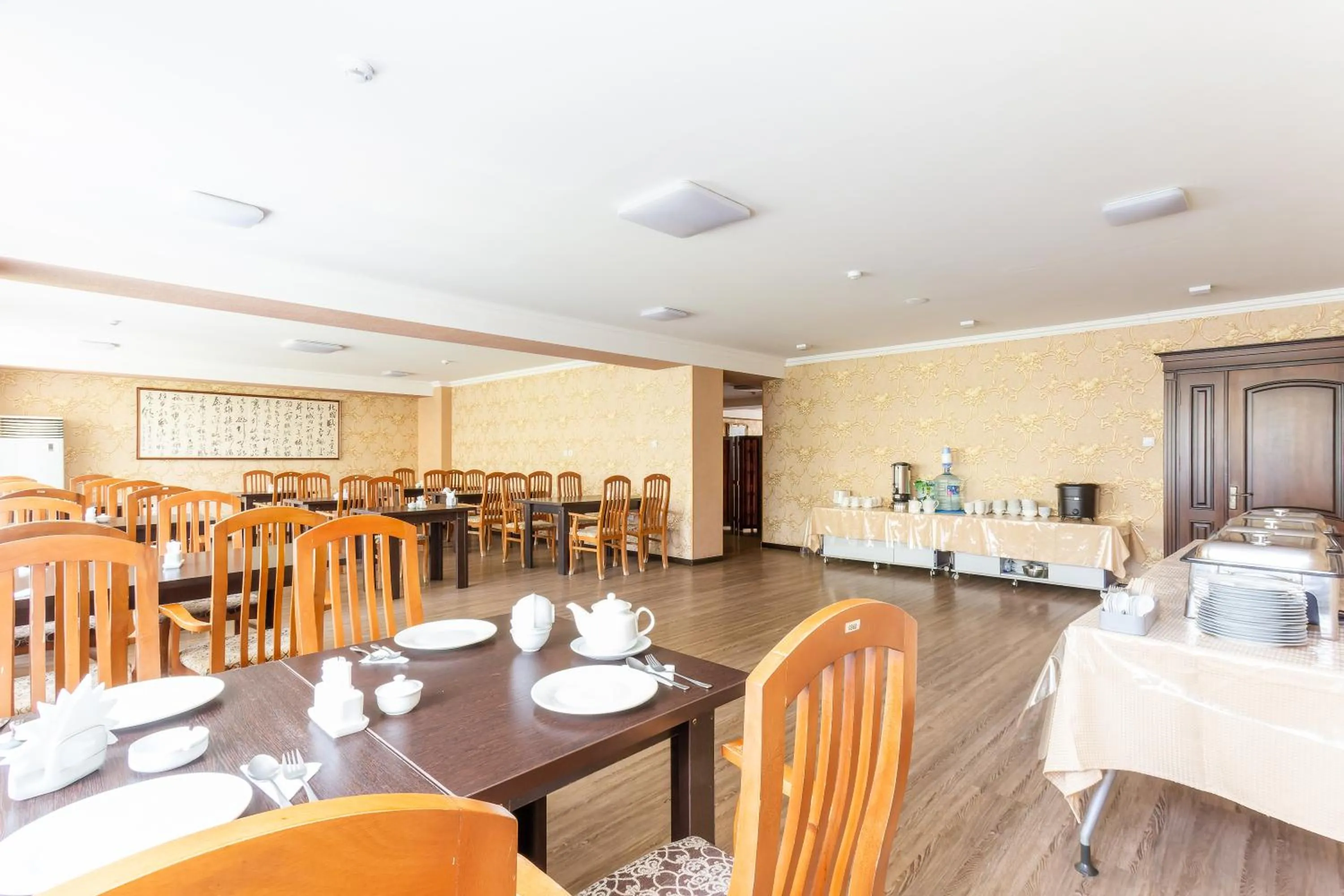 Restaurant/places to eat in CENTRAL ASİA HOTEL