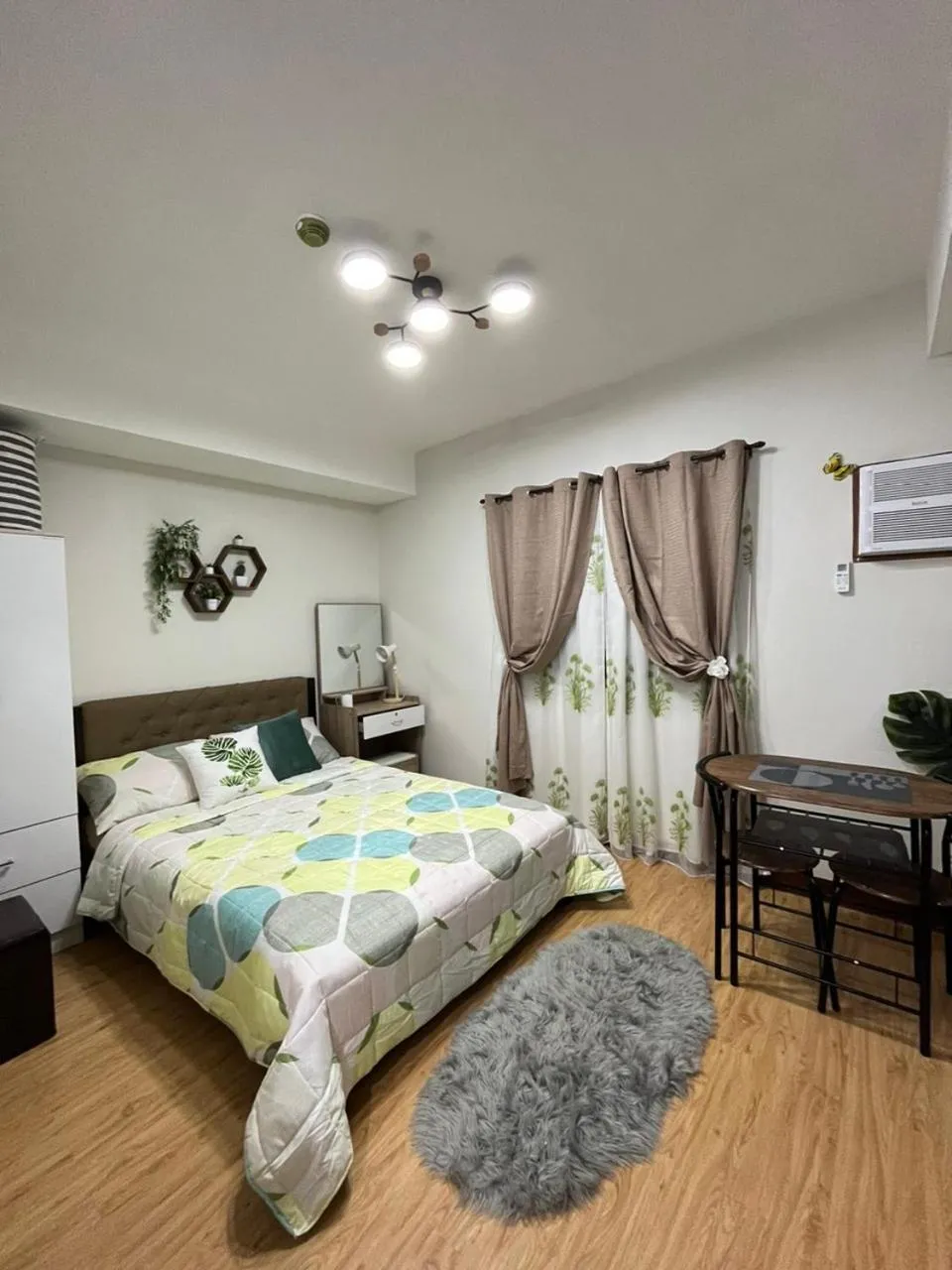 Cozy Mesaverte Condo Residences