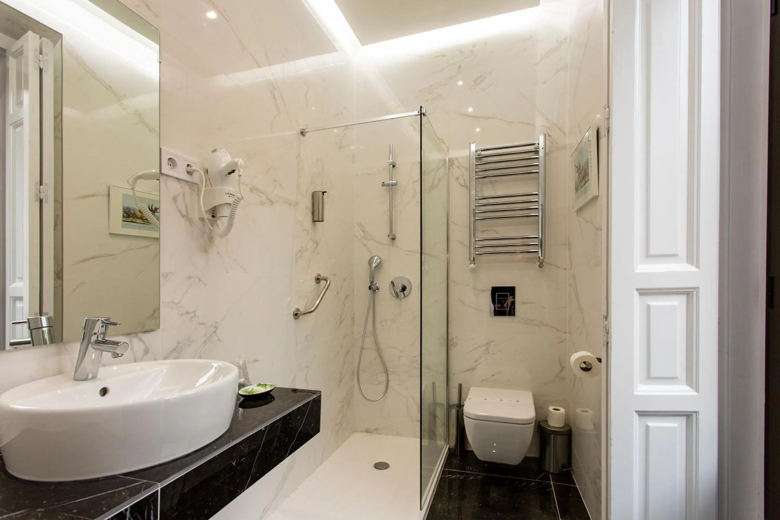 Bathroom in Hostal Manuela by gaiarooms