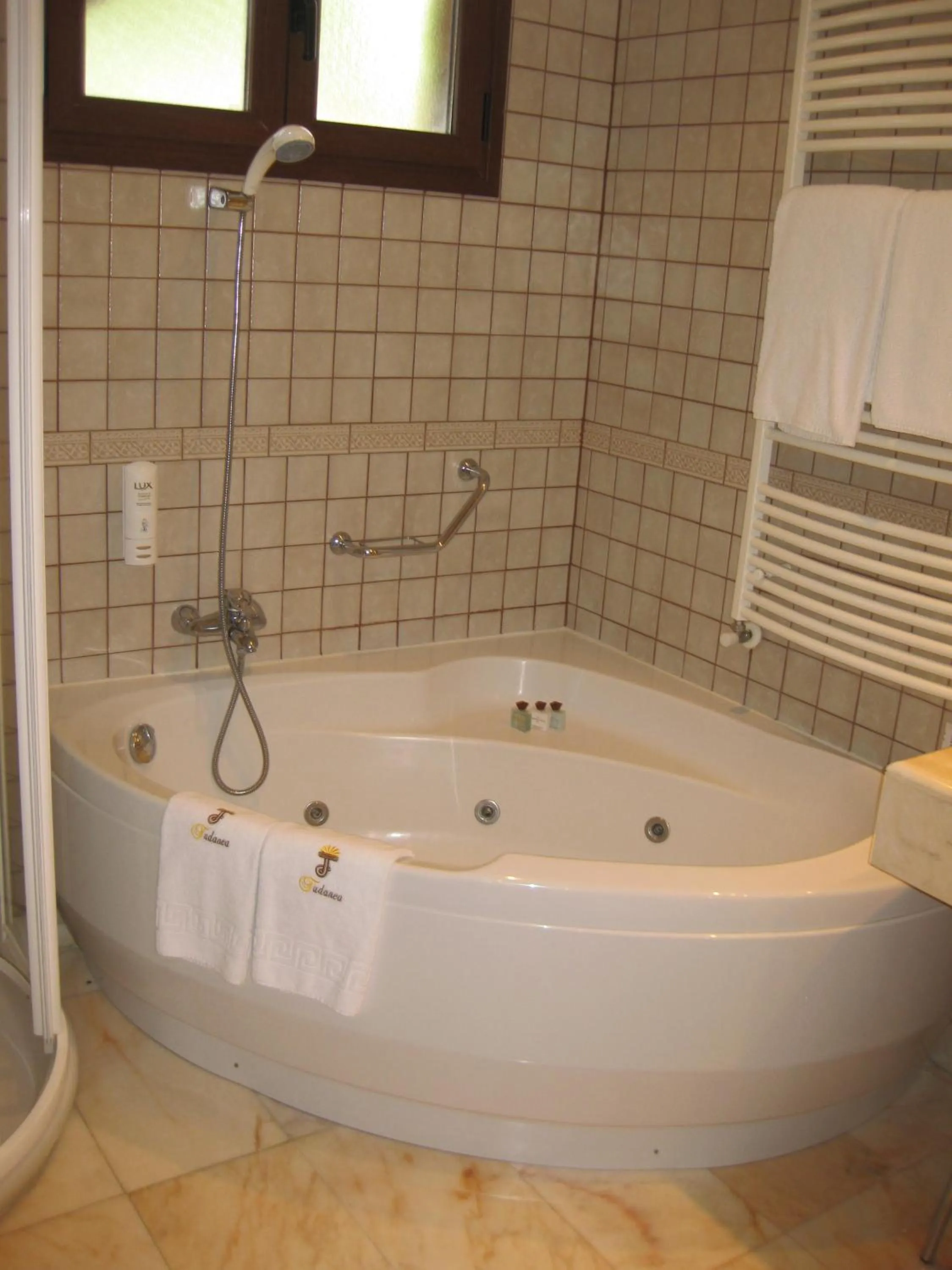 Toilet in Hotel Spa Tudanca Aranda