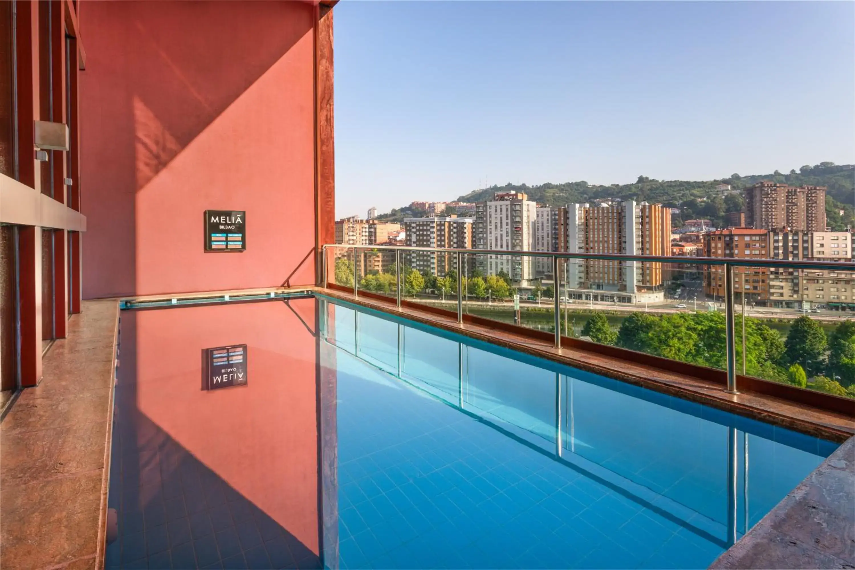 Swimming pool in Hotel Meliá Bilbao Swimming pool in Hotel Meliá Bilbao