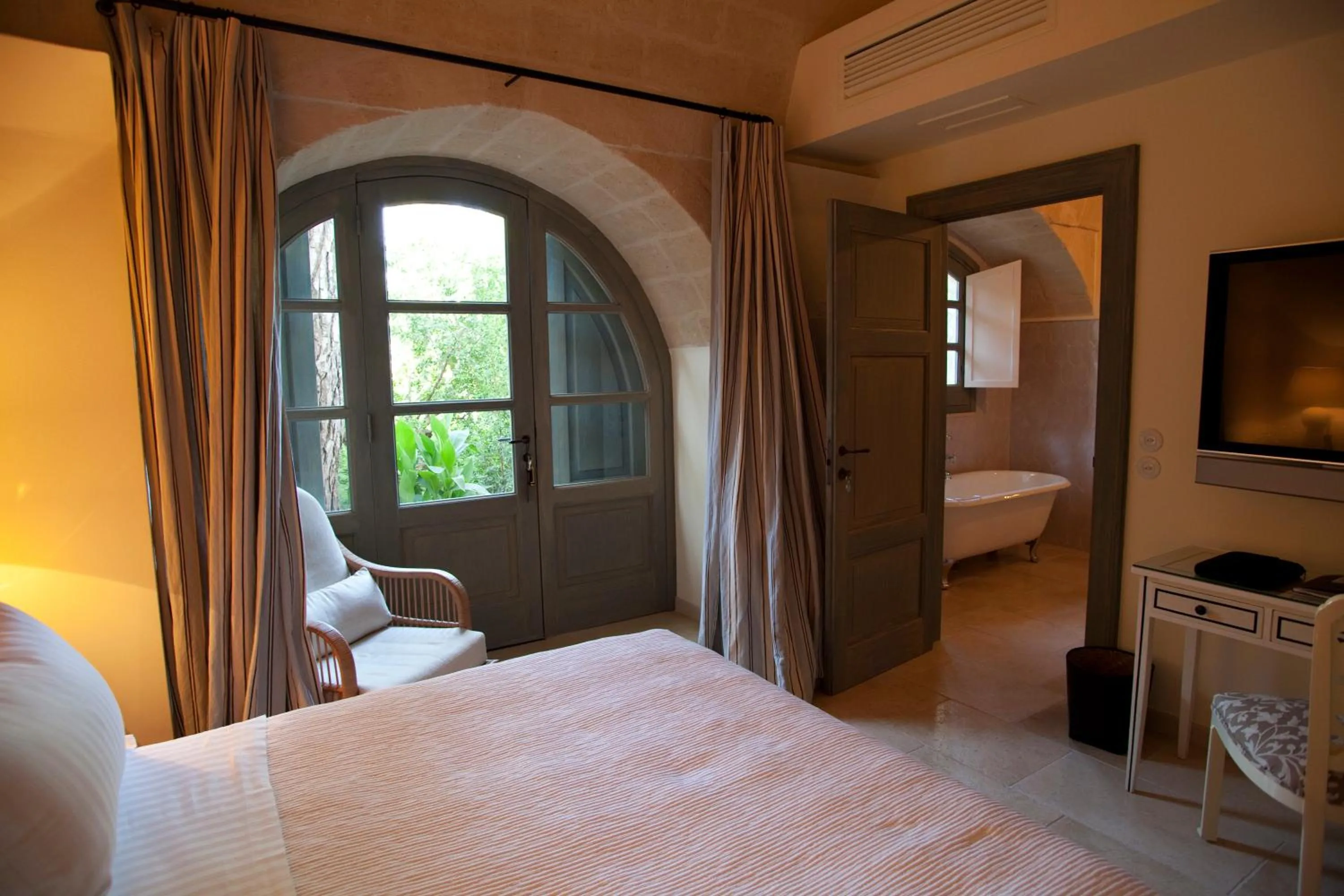 Garden, Bed in Palazzo Margherita