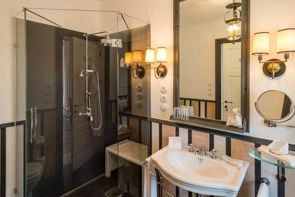 Shower in Palazzo Margherita