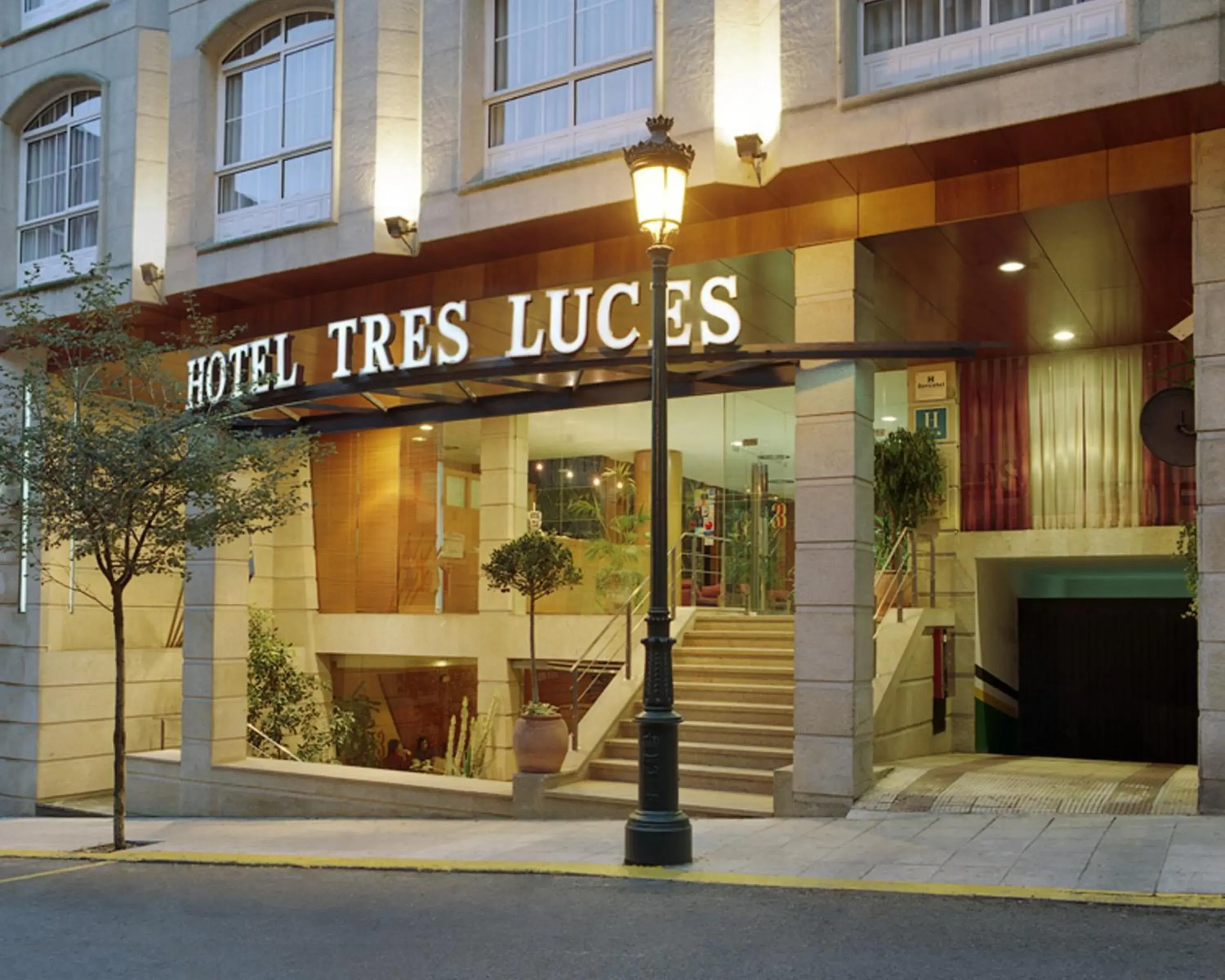 Facade/entrance in Hotel Sercotel Tres Luces Facade/entrance in Hotel Sercotel Tres Luces