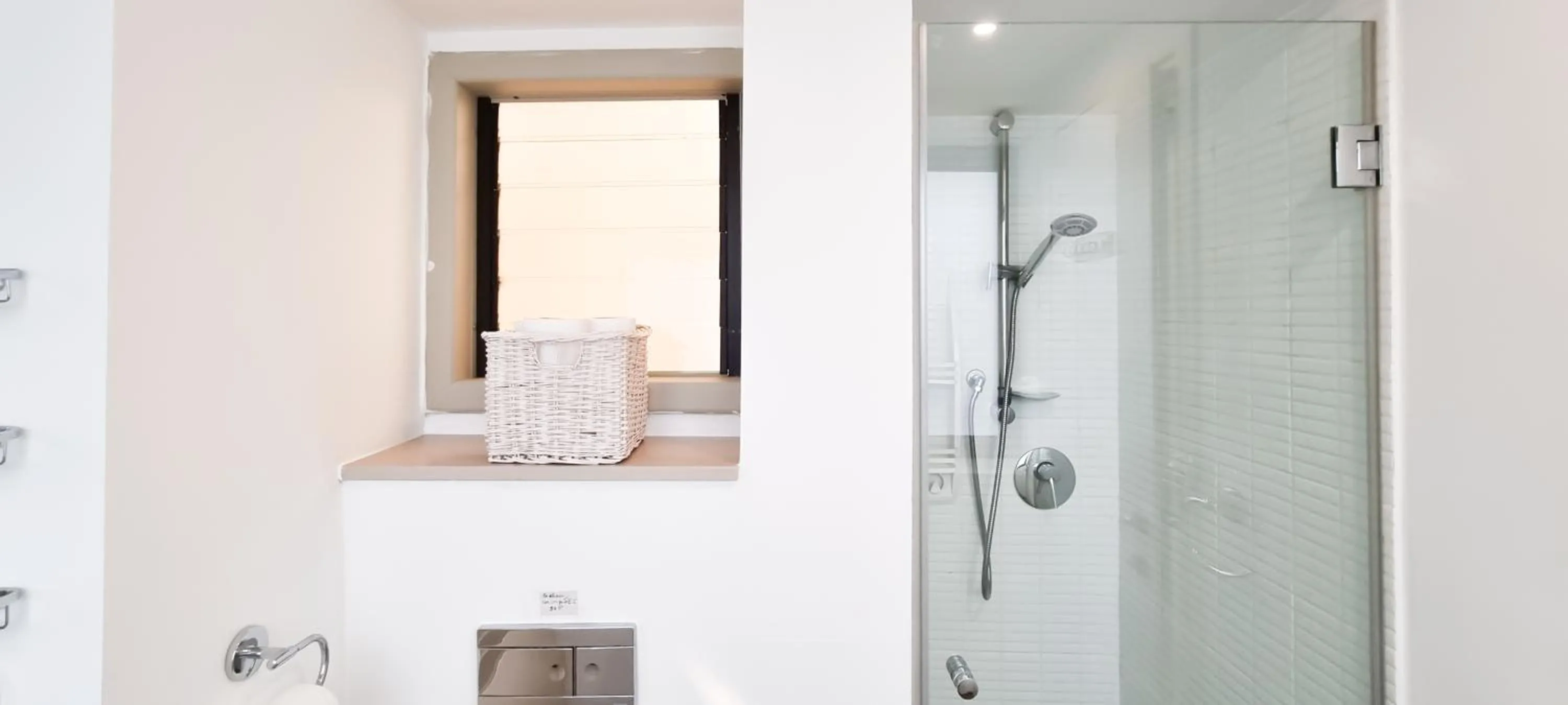 Shower in BnBIsrael apartments - Rupin Nacre