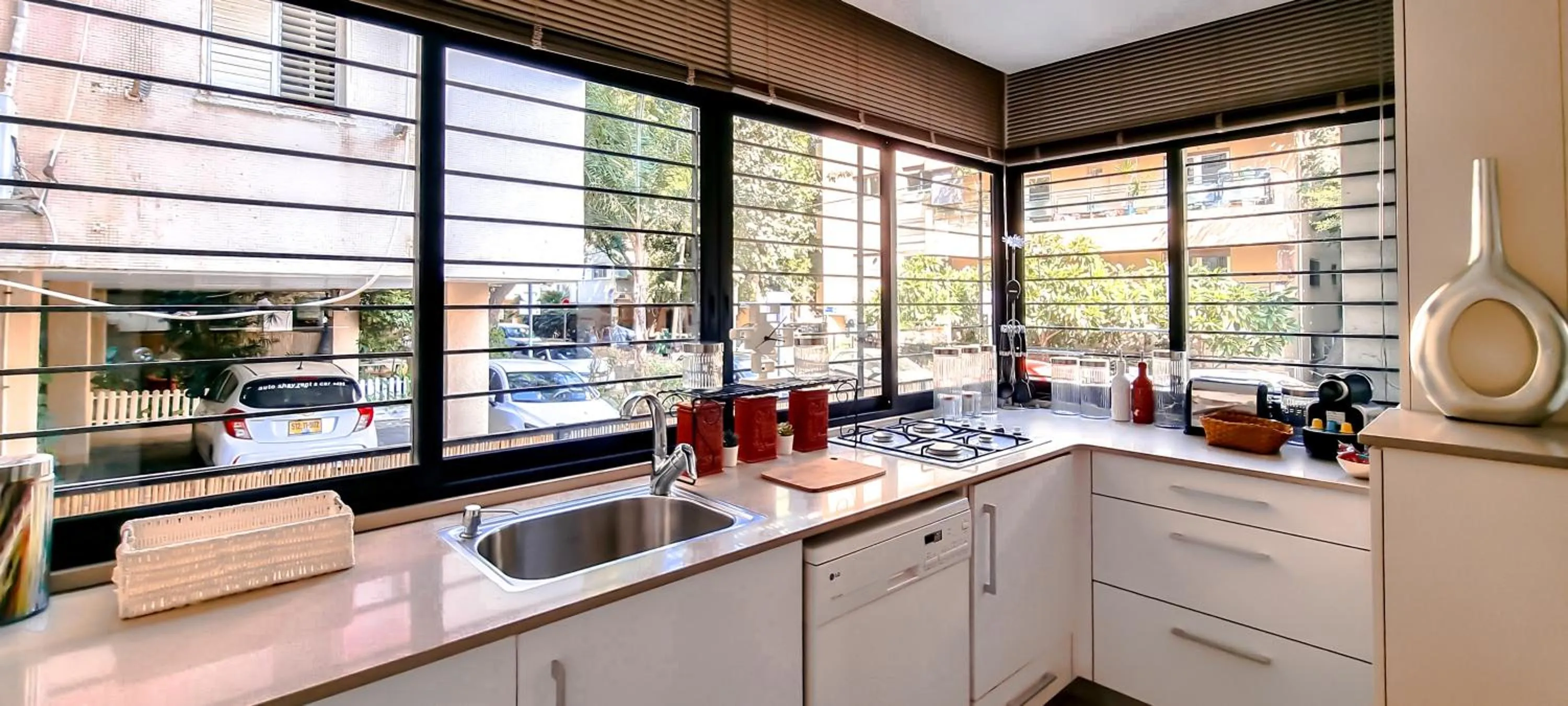 Kitchen or kitchenette in BnBIsrael apartments - Rupin Nacre
