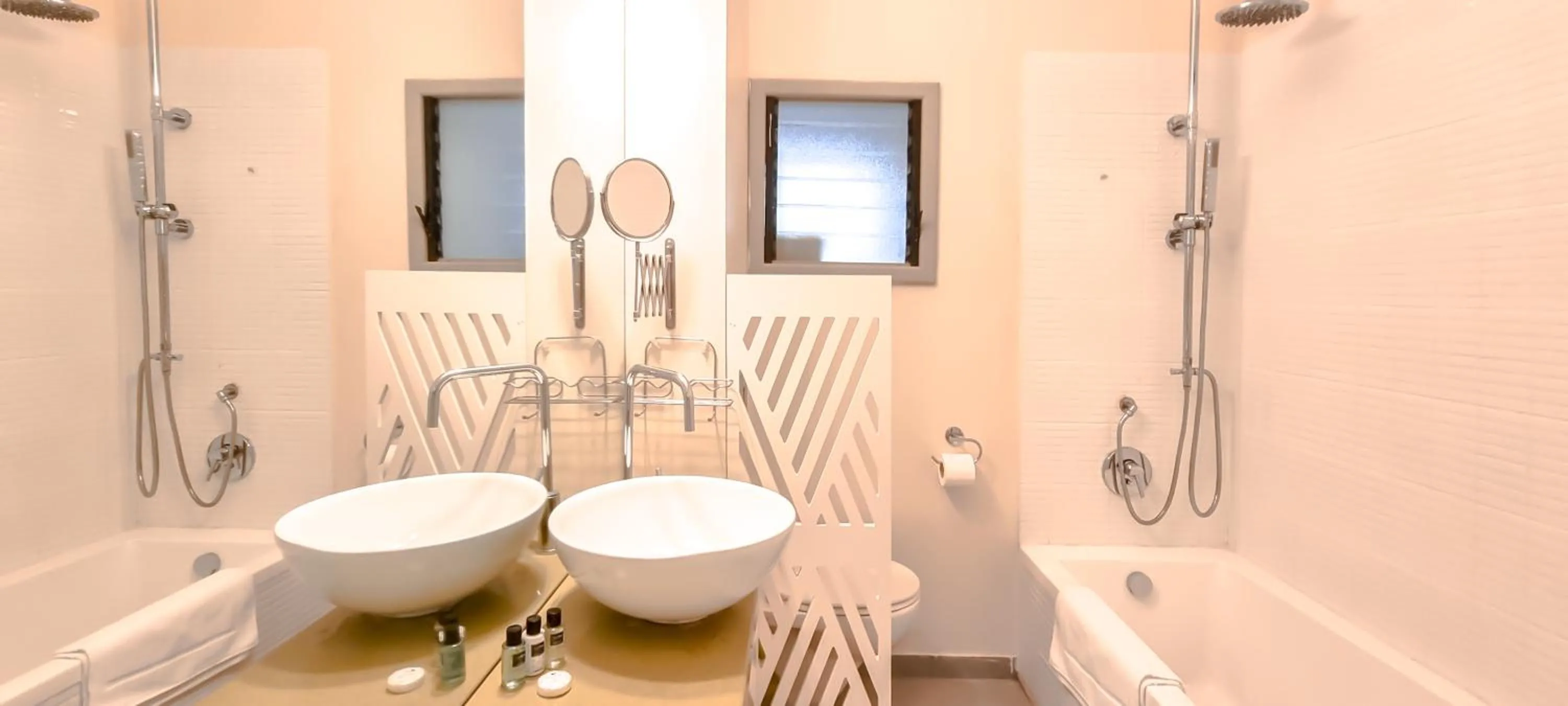 Shower in BnBIsrael apartments - Rupin Nacre