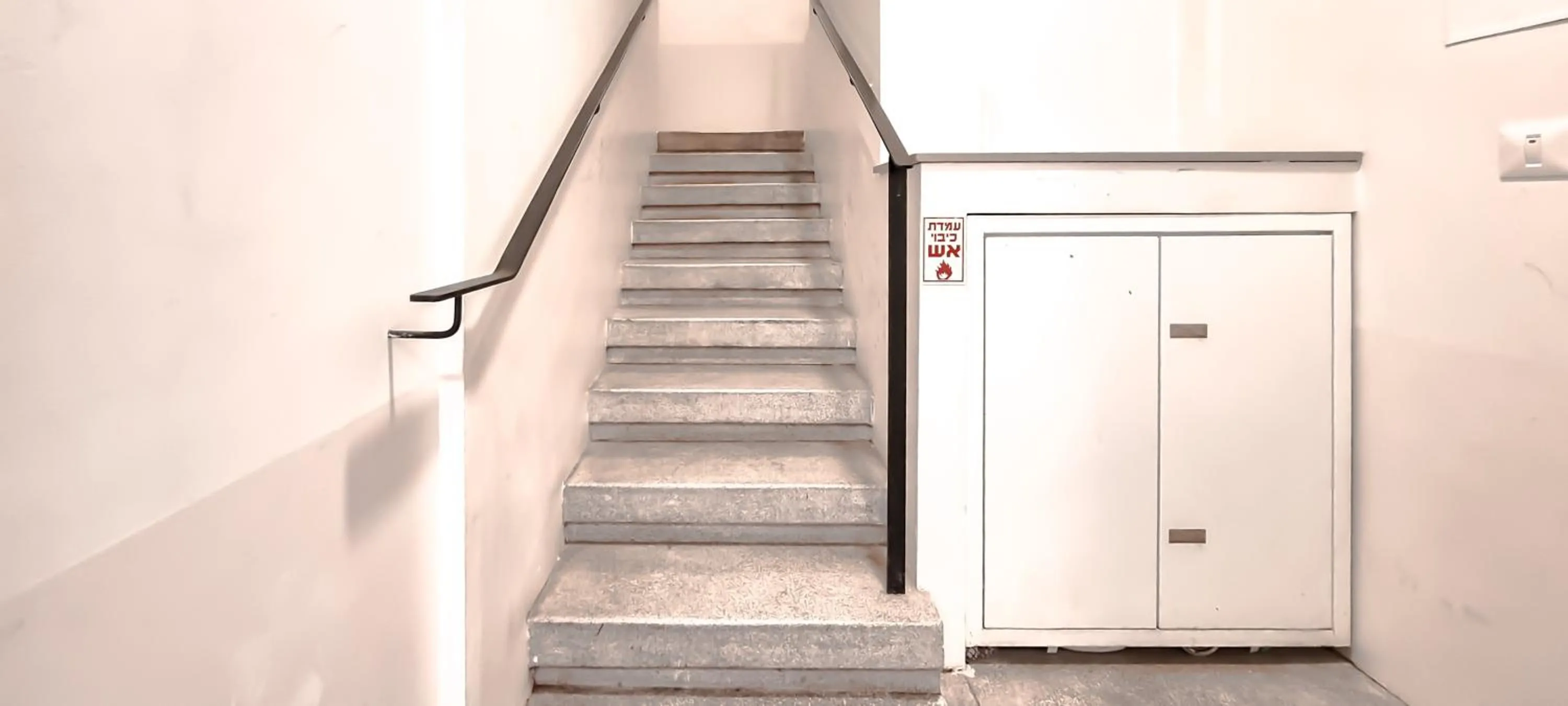 Facade/entrance in BnBIsrael apartments - Rupin Nacre