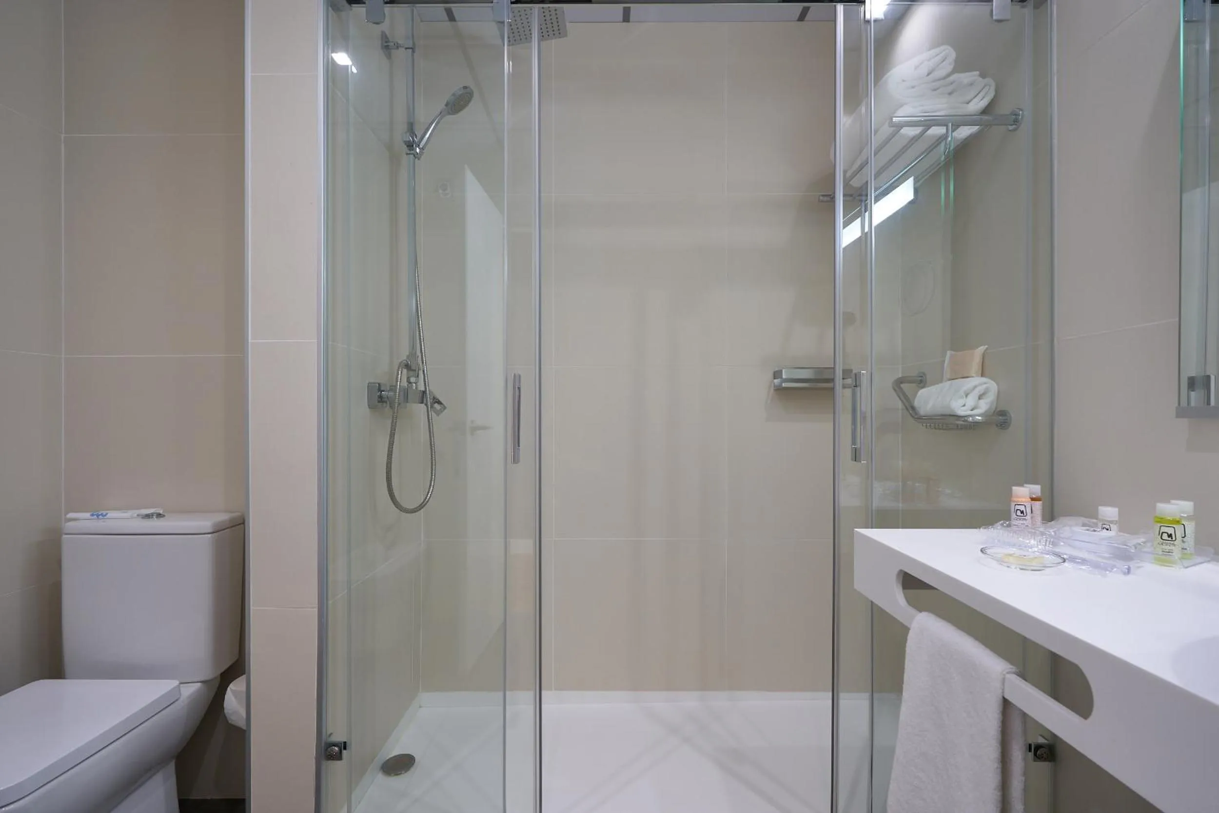 Bathroom in Hotel Monte Puertatierra