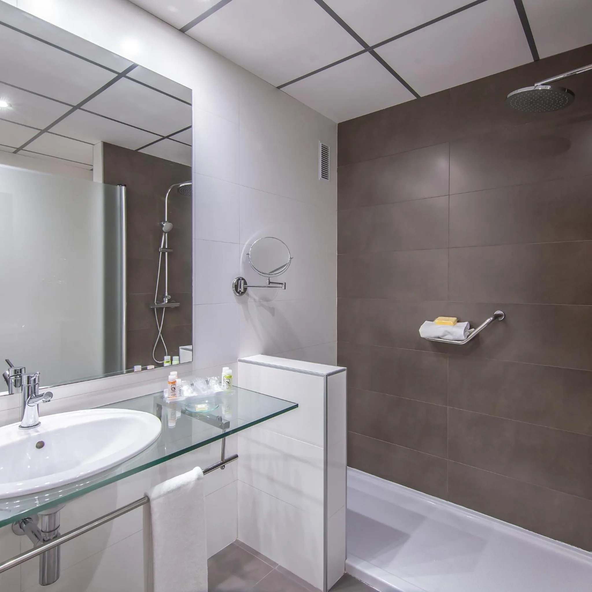 Bathroom in Hotel Monte Puertatierra