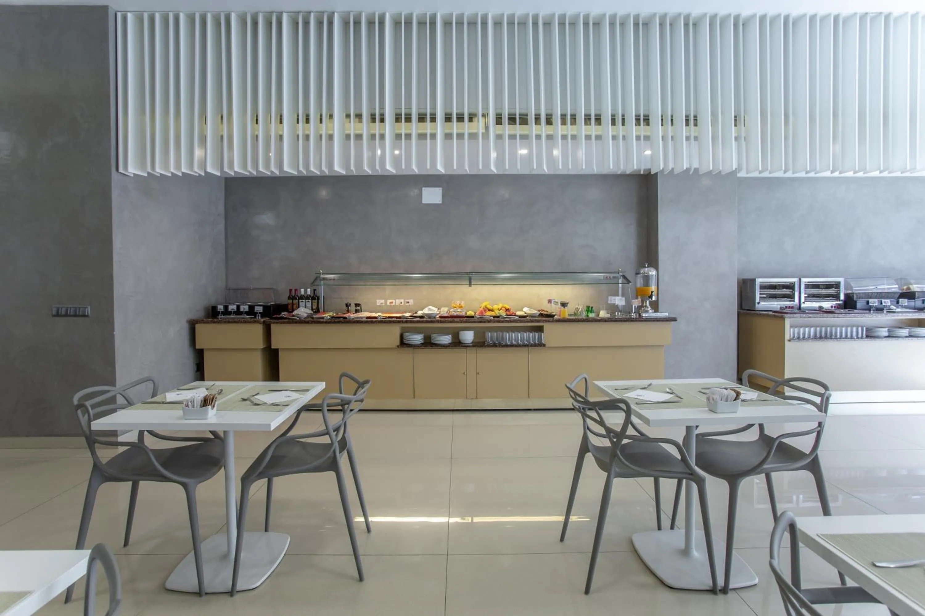 Buffet breakfast in Hotel Monte Puertatierra