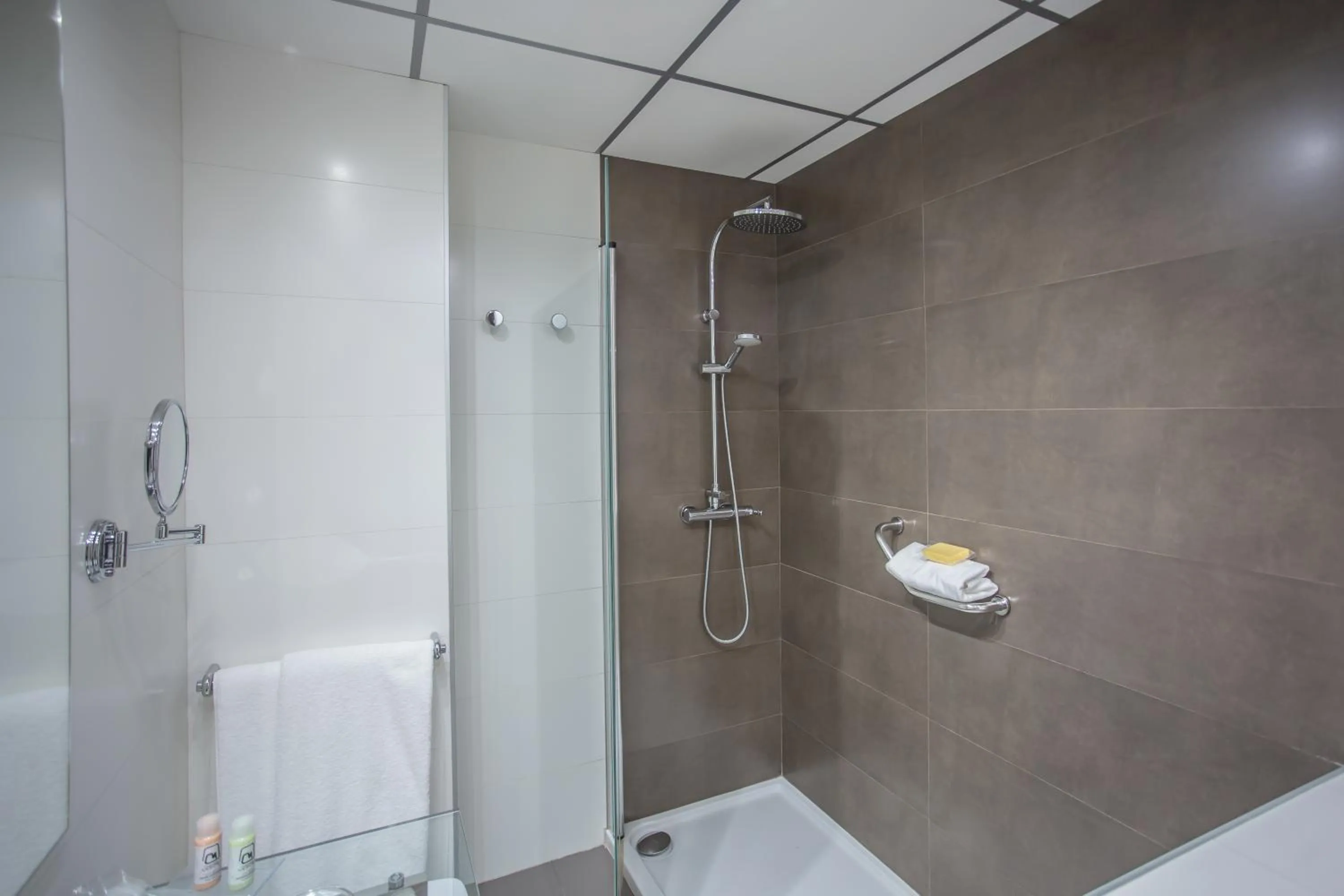 Bathroom in Hotel Monte Puertatierra