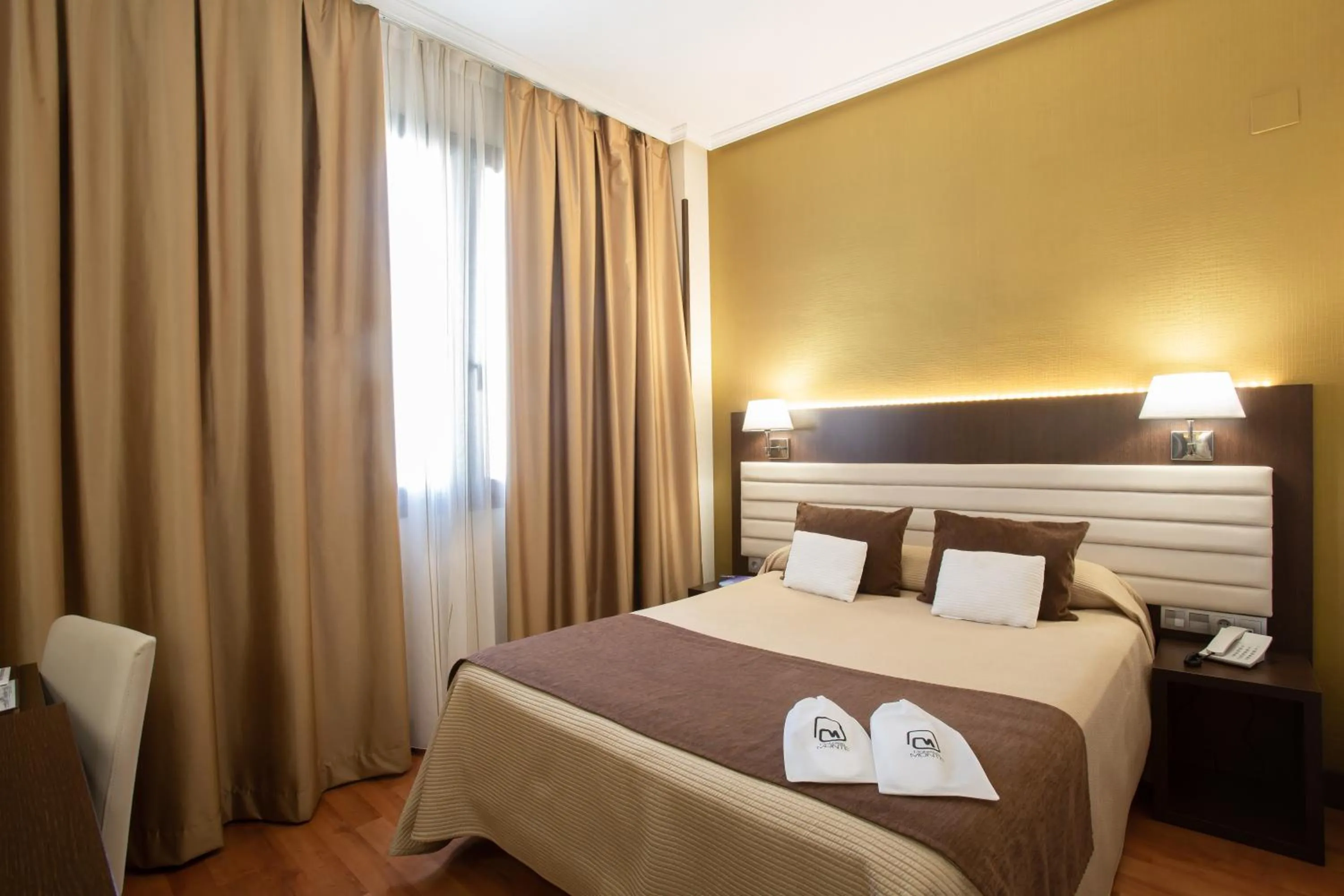 Photo of the whole room, Bed in Hotel Monte Puertatierra