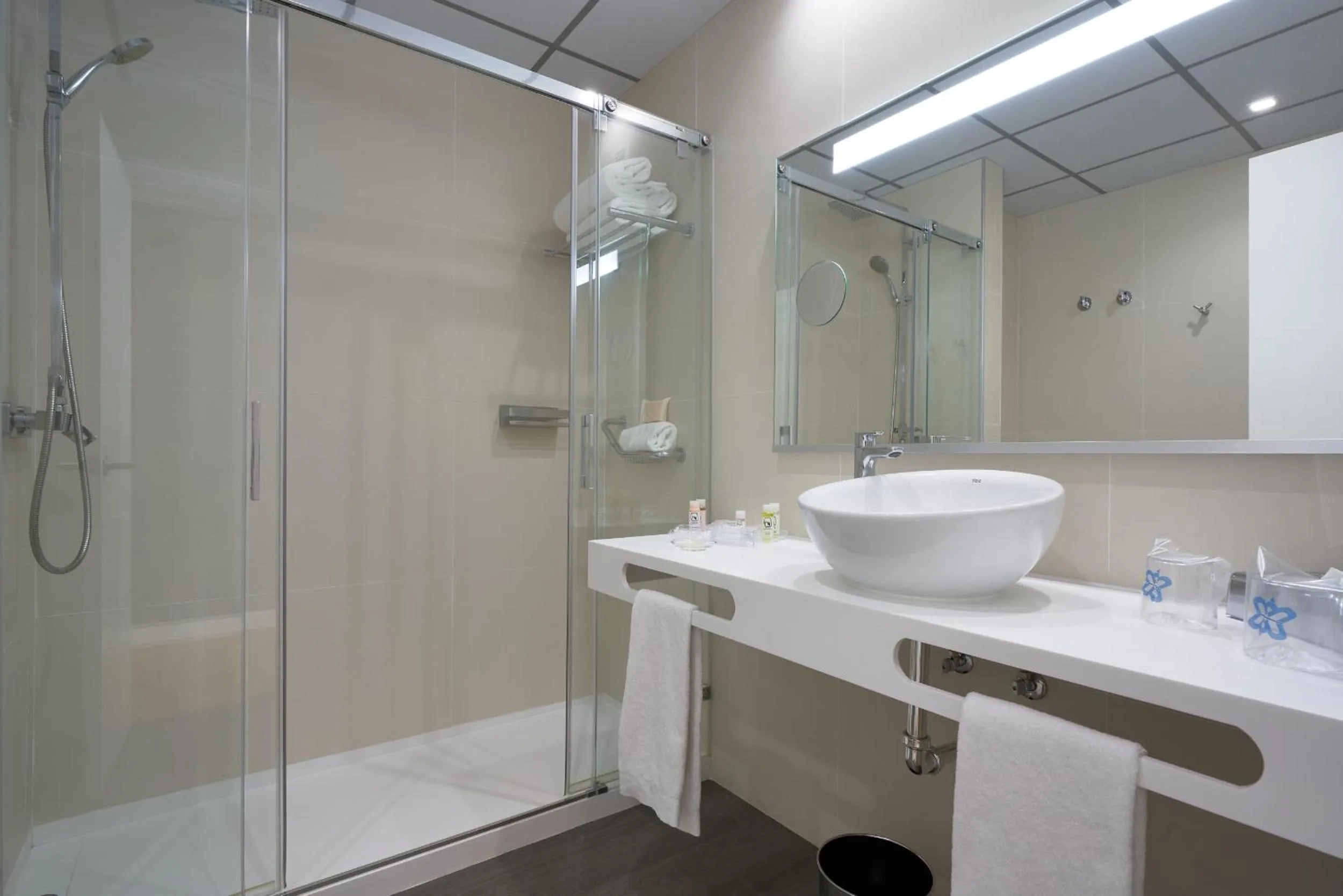 Toilet in Hotel Monte Puertatierra