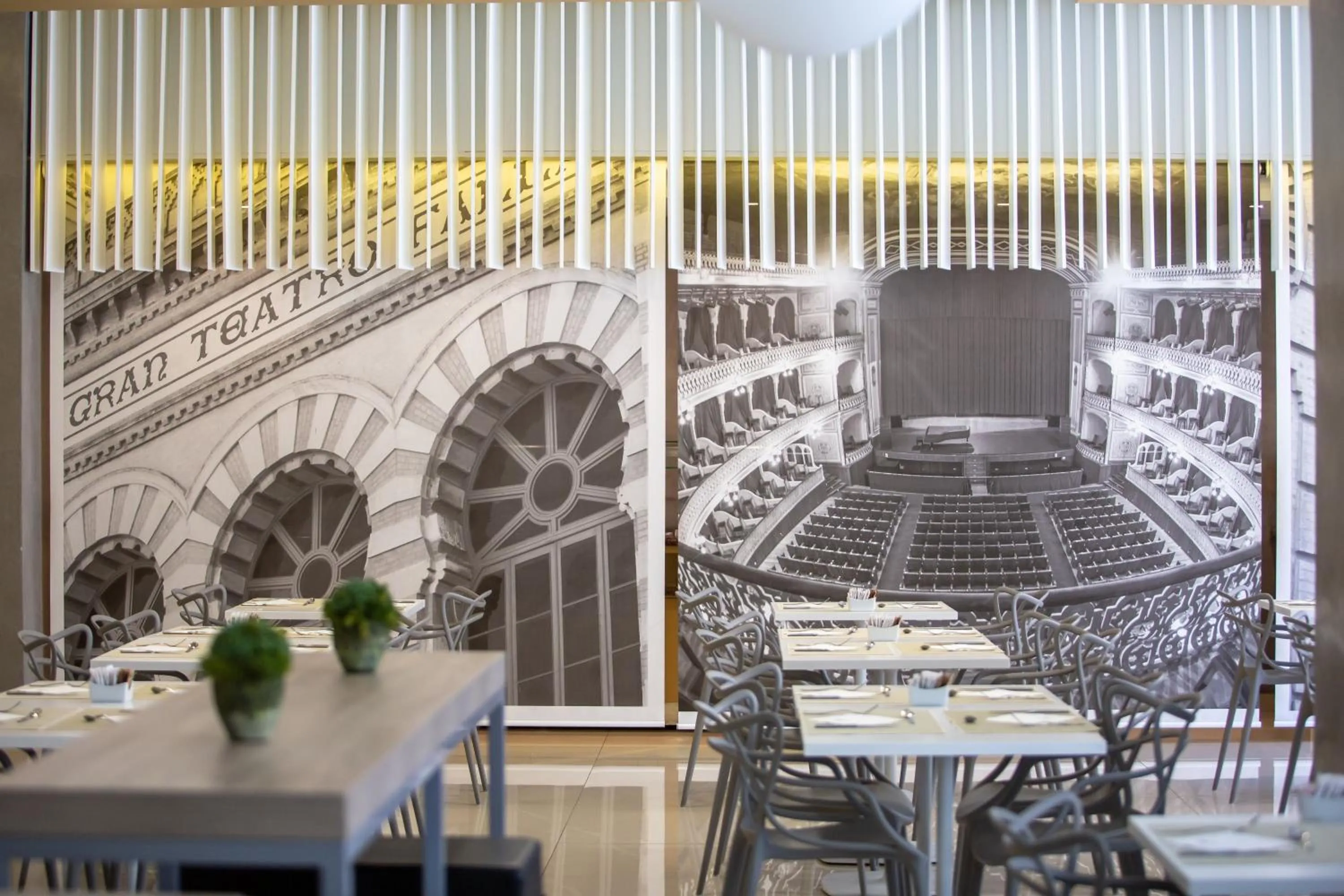 Lounge or bar in Hotel Monte Puertatierra