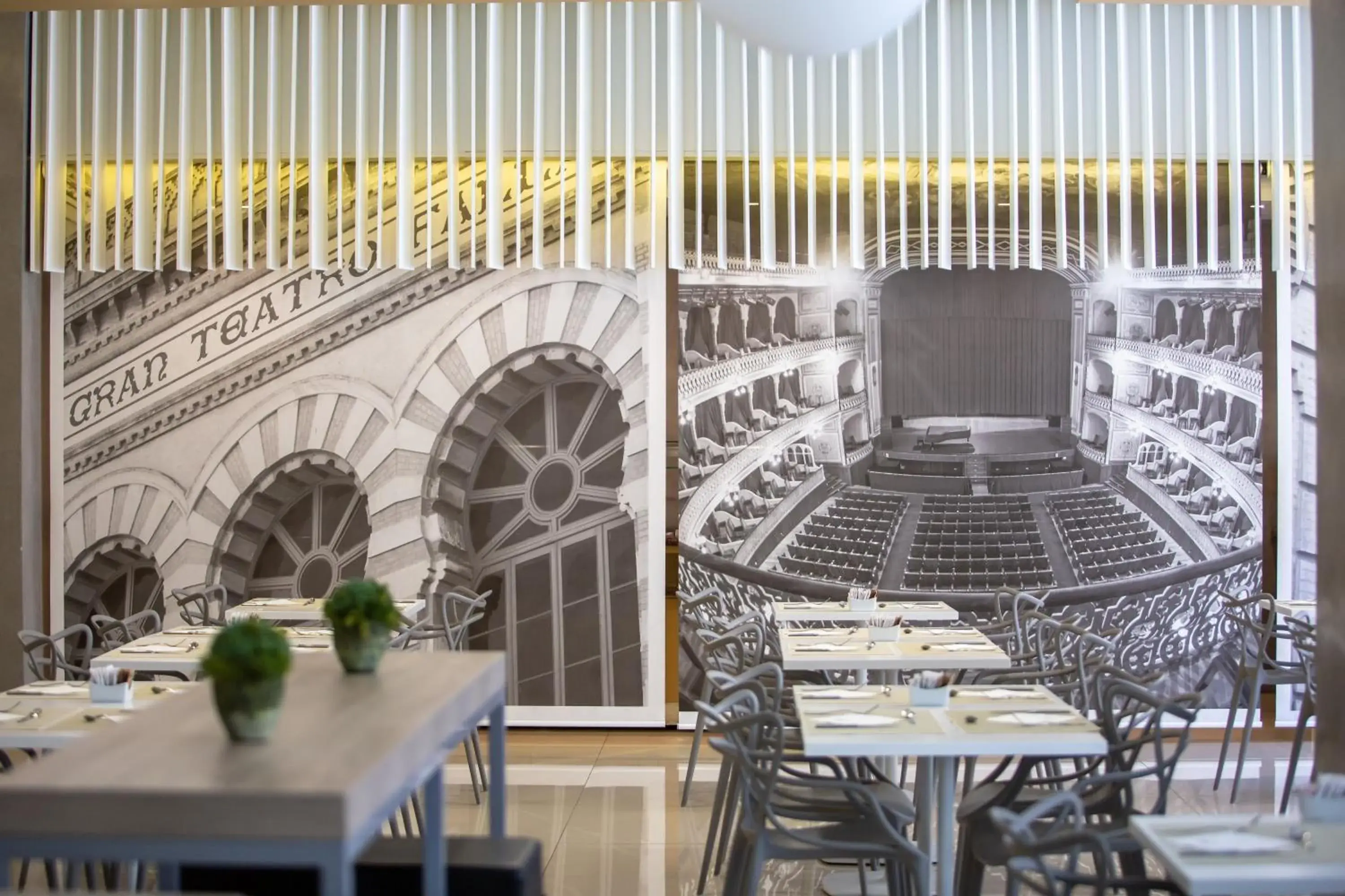 Lounge or bar in Hotel Monte Puertatierra Lounge or bar in Hotel Monte Puertatierra