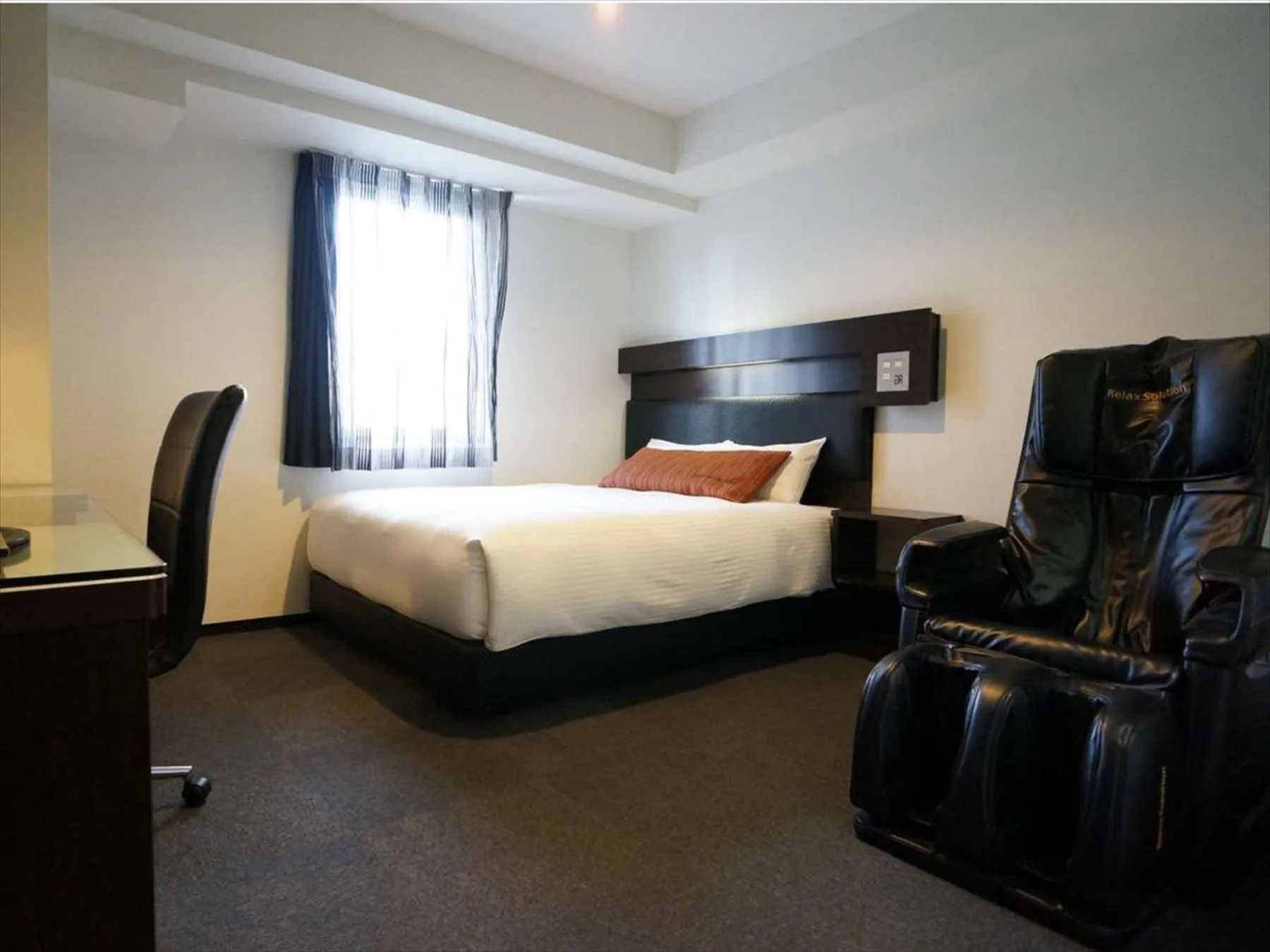 Photo of the whole room, Bed in Green Rich Hotel Osaka Airport