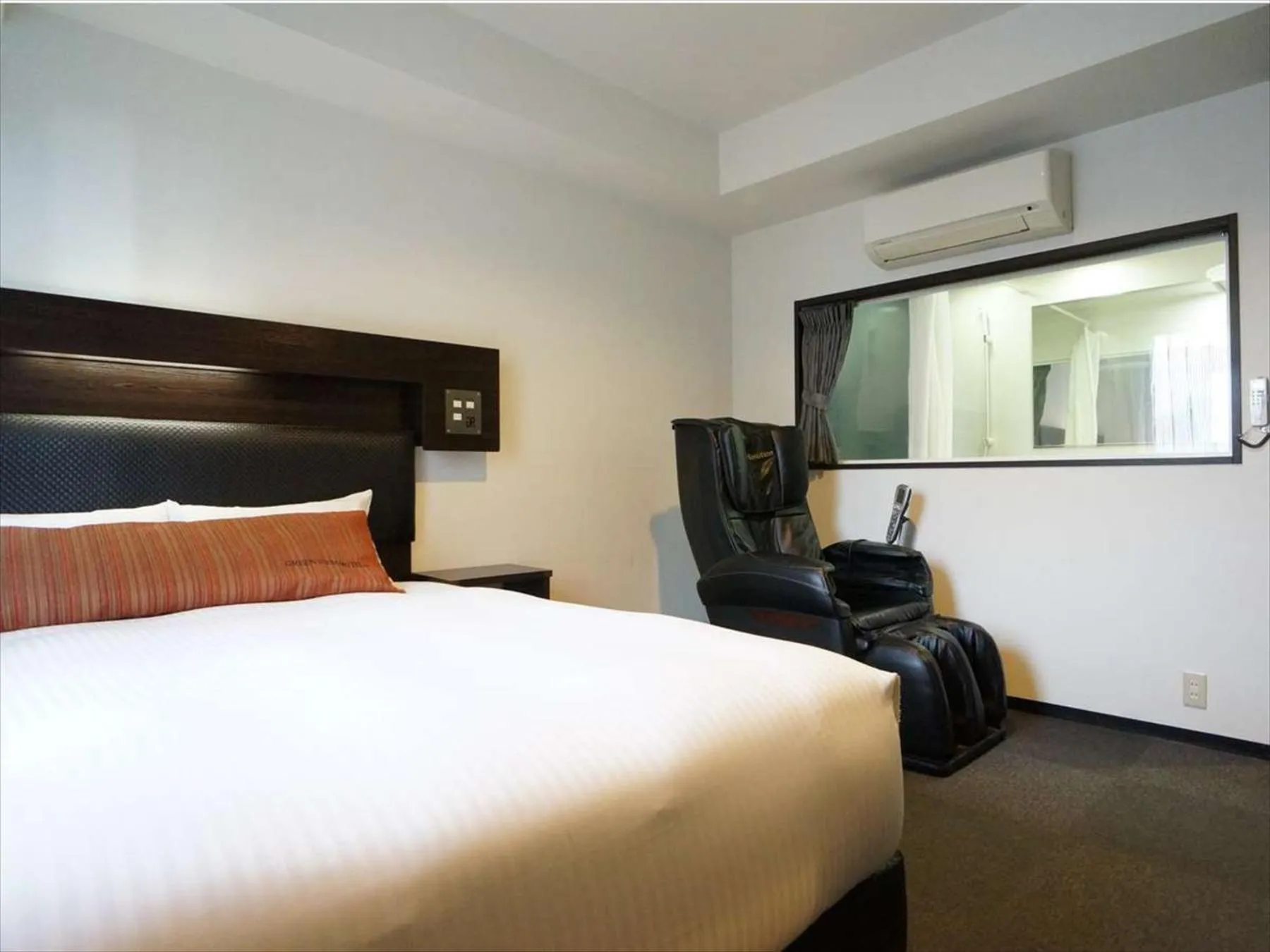 Photo of the whole room, Bed in Green Rich Hotel Osaka Airport
