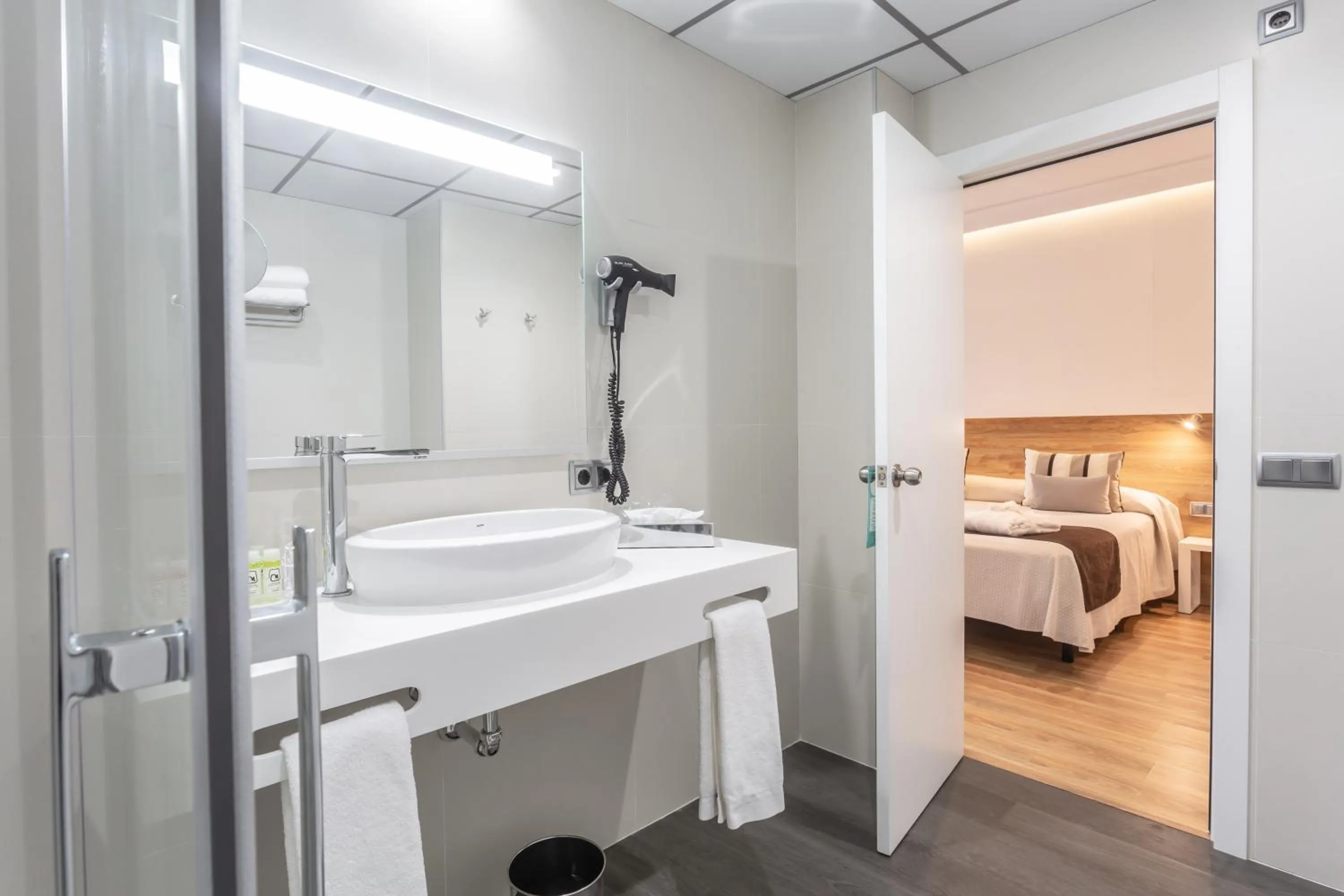 Bathroom, Bed in Monte Carmelo