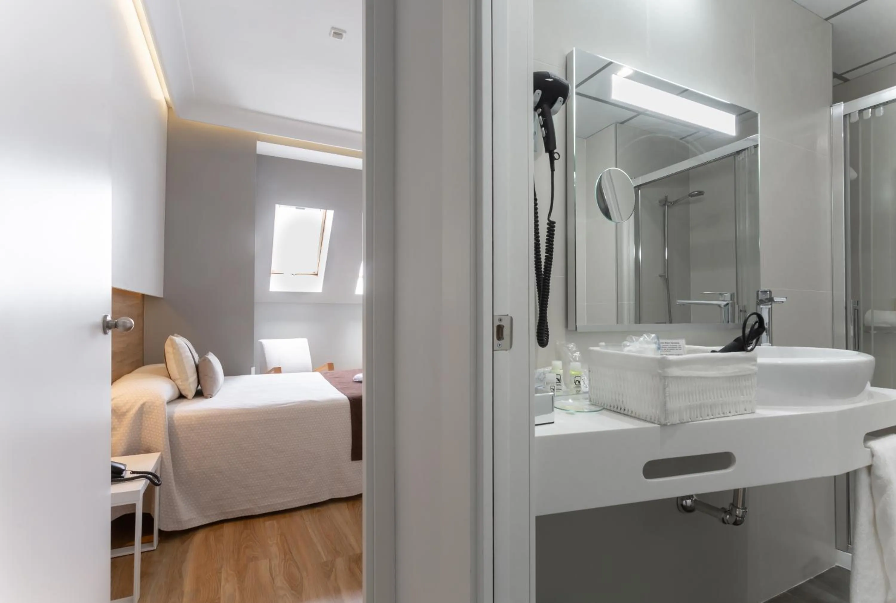 Bathroom, Bed in Monte Carmelo