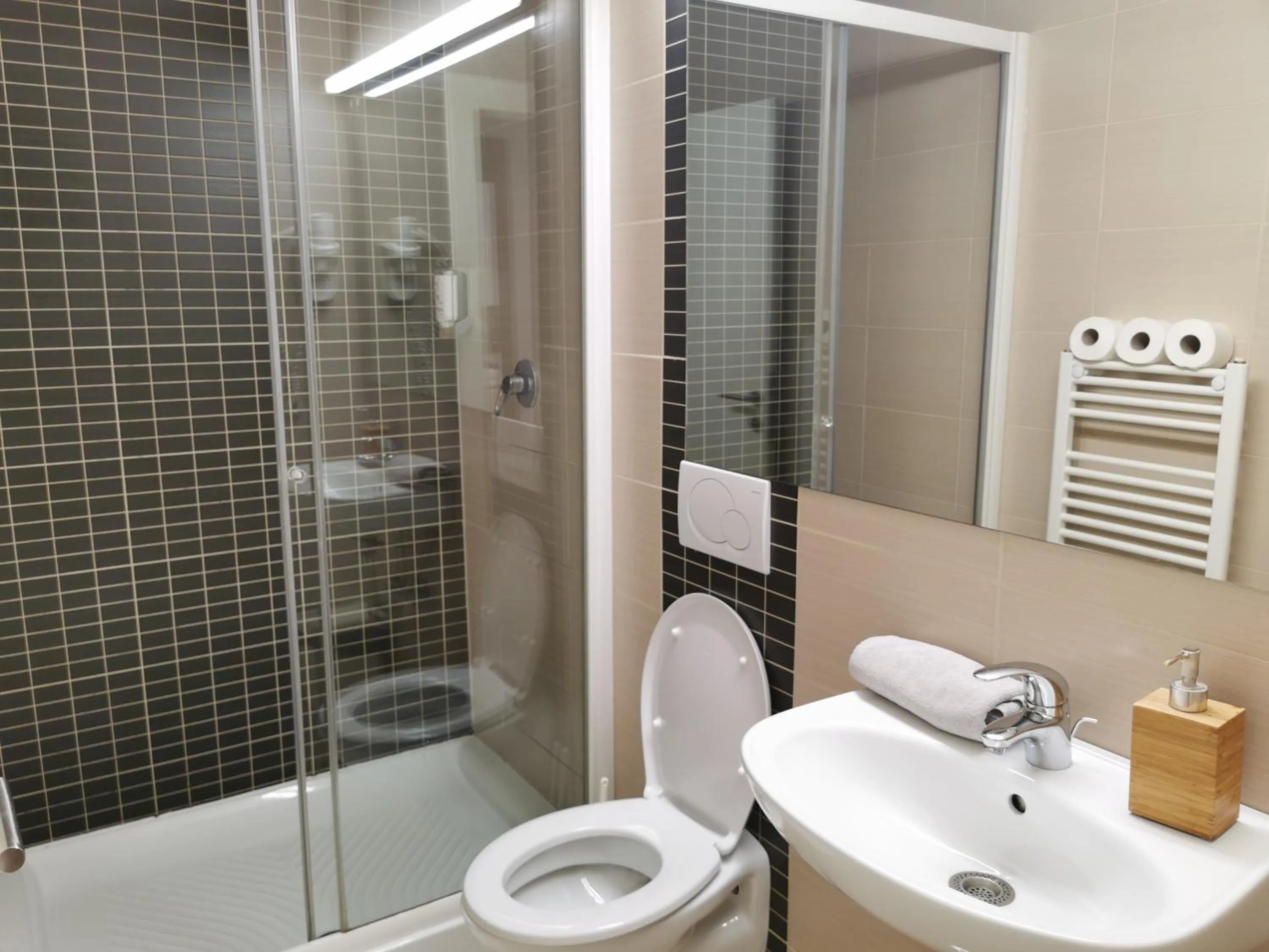 Shower in Rooms Ambrožič