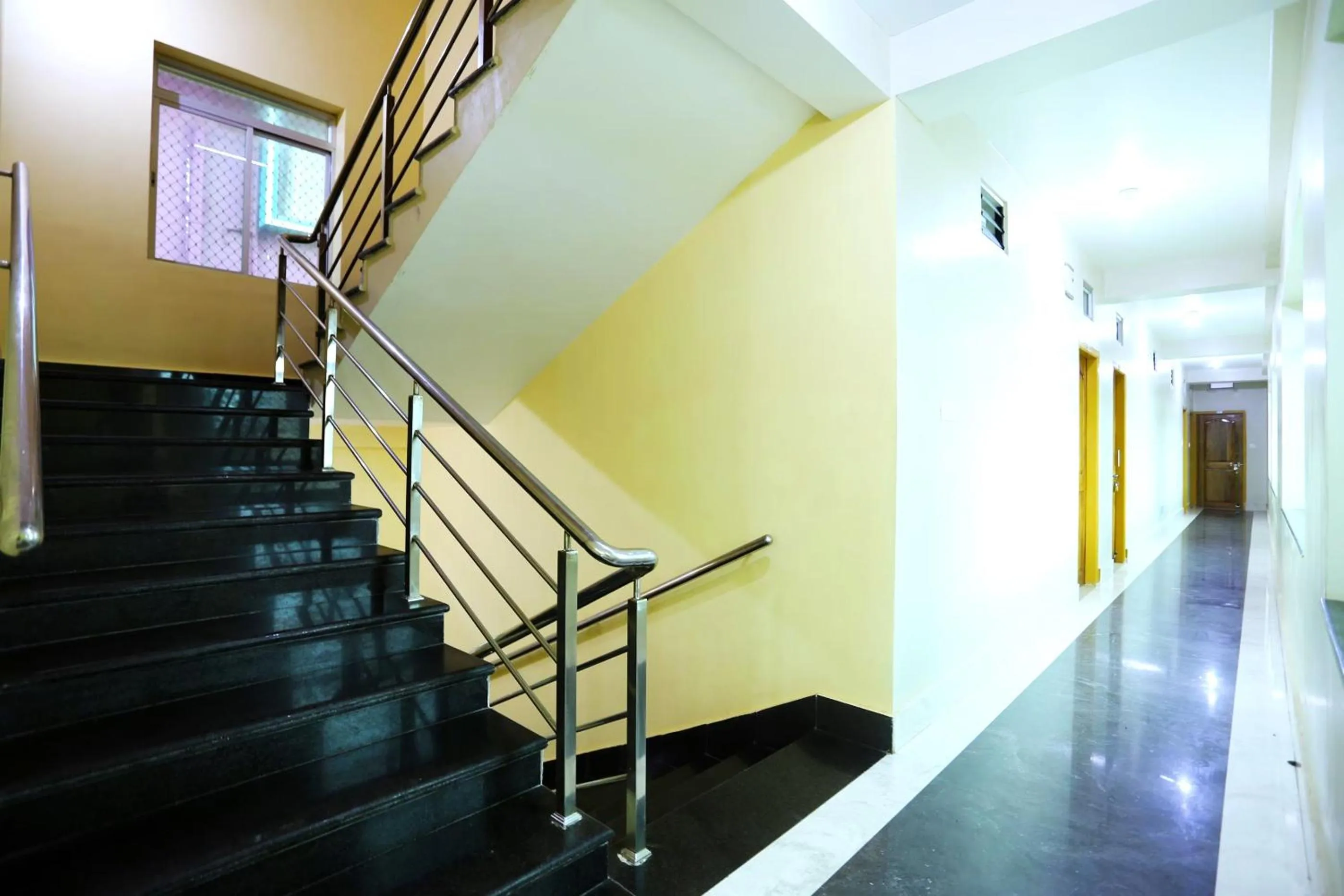 Lobby or reception in Goroomgo Krishna Residency Puri Near Sea Beach - Spacious Room with Excellent Service Awarded - Best Seller