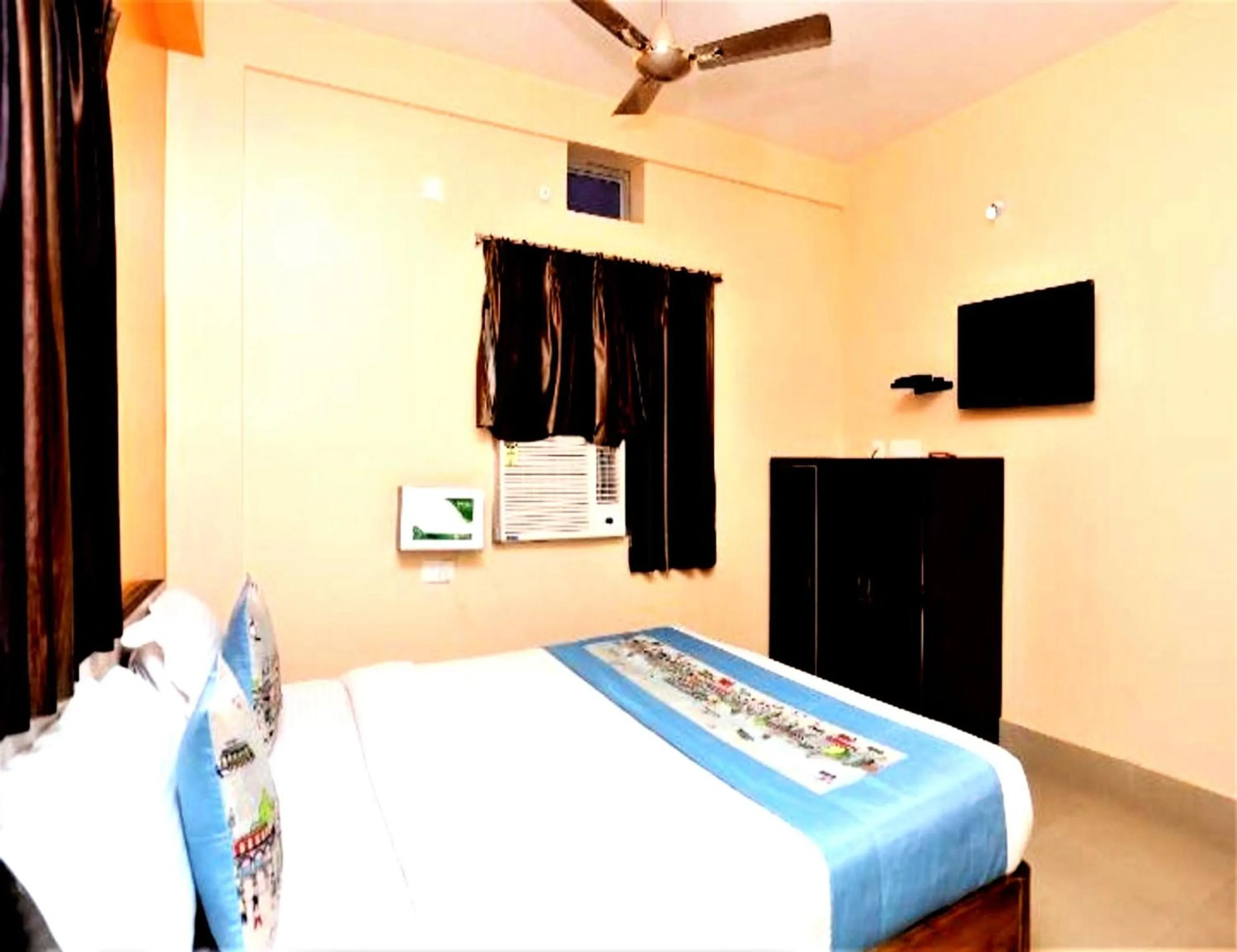 Bed in Goroomgo Krishna Residency Puri Near Sea Beach - Spacious Room with Excellent Service Awarded - Best Seller