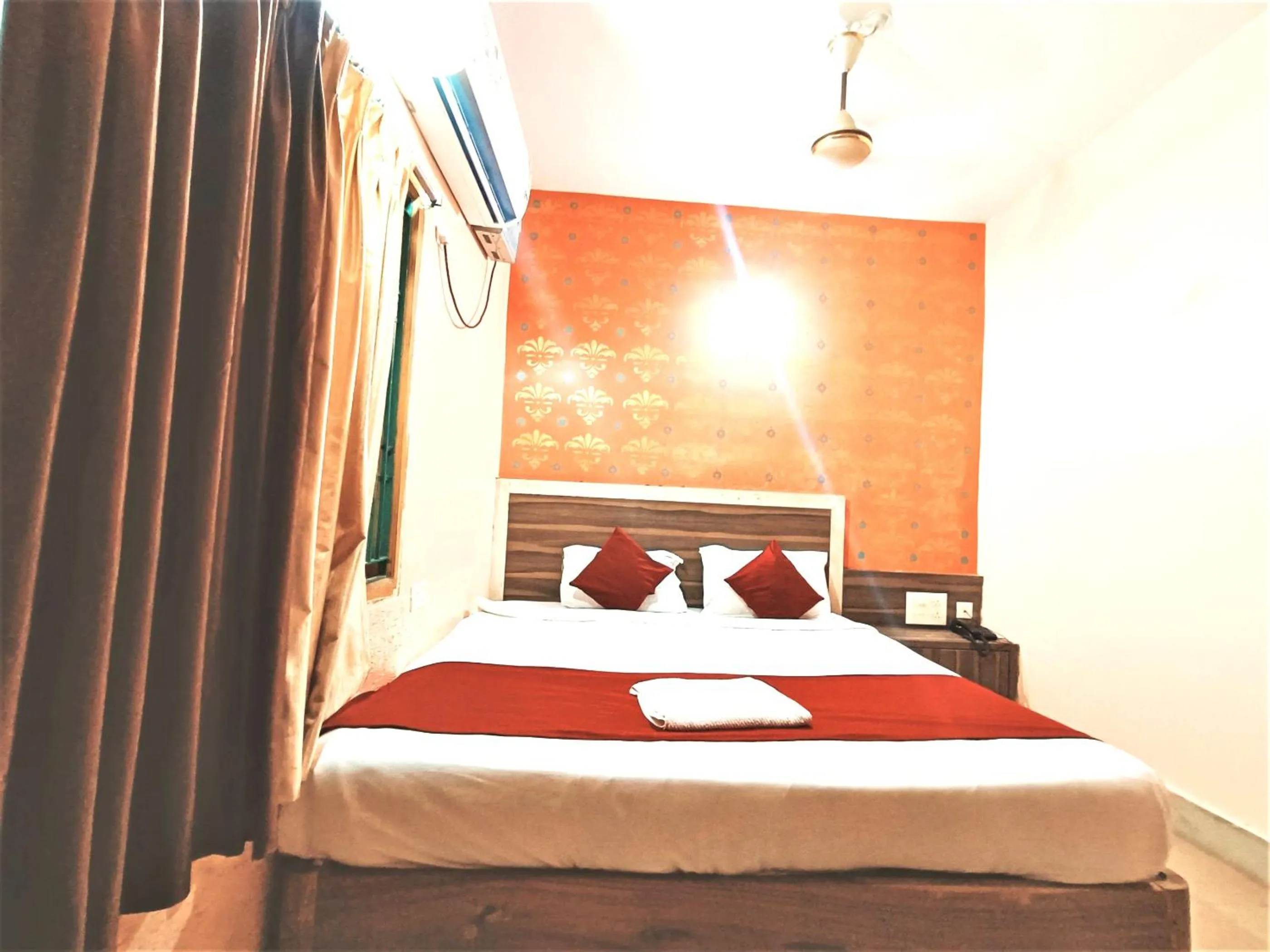 Bed in Goroomgo Krishna Residency Puri Near Sea Beach - Spacious Room with Excellent Service Awarded - Best Seller