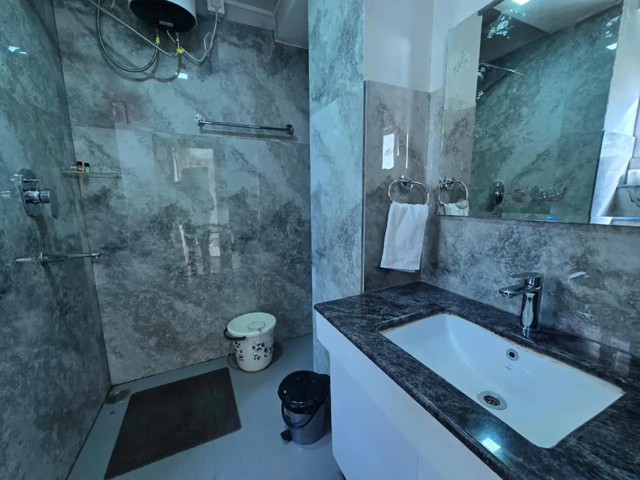 Bathroom in Golden Peaks Hotel & Restaurant