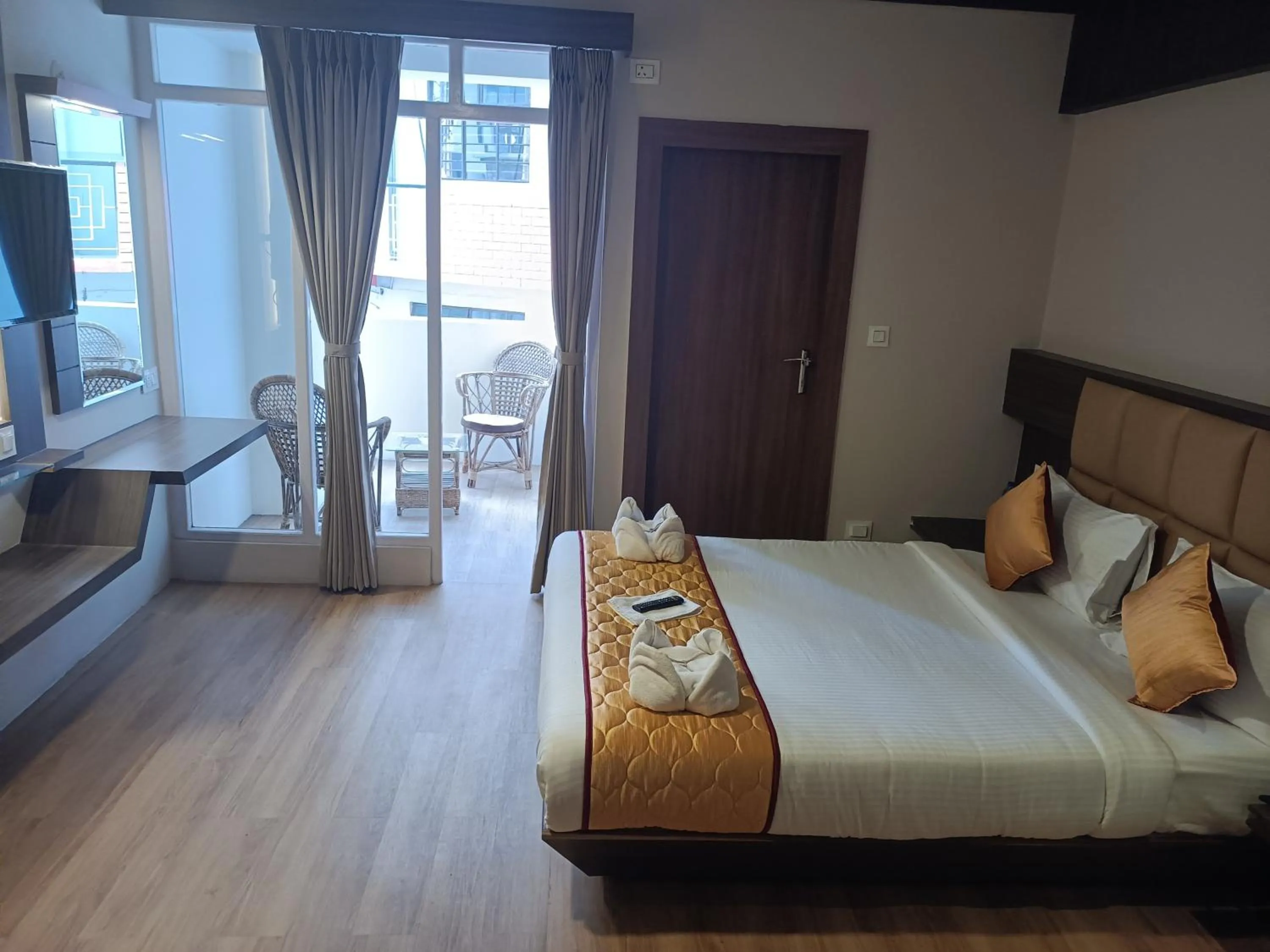 Bedroom, Bed in Golden Peaks Hotel & Restaurant