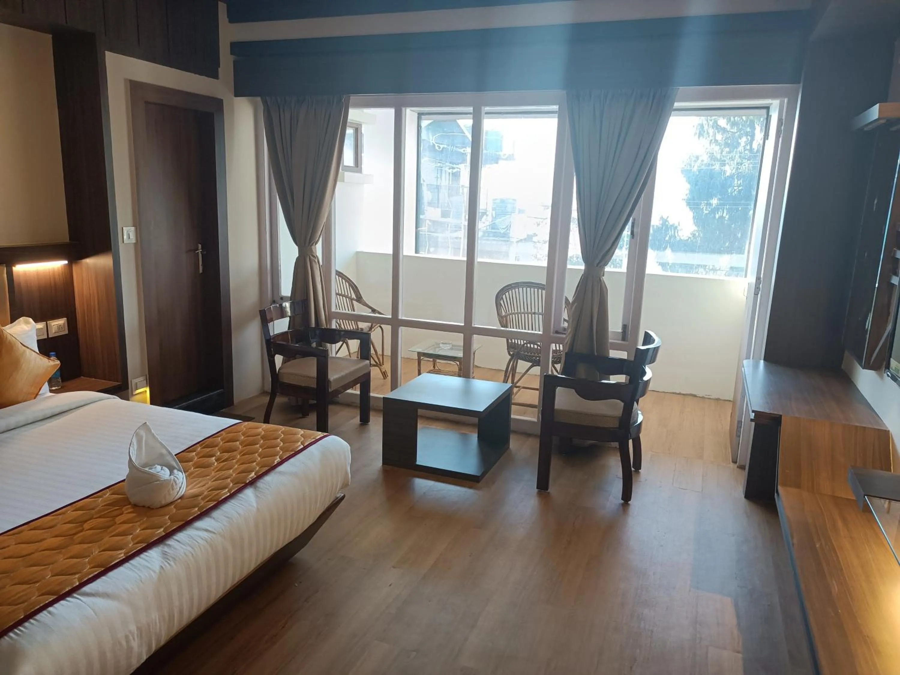 Bedroom, Bed in Golden Peaks Hotel & Restaurant