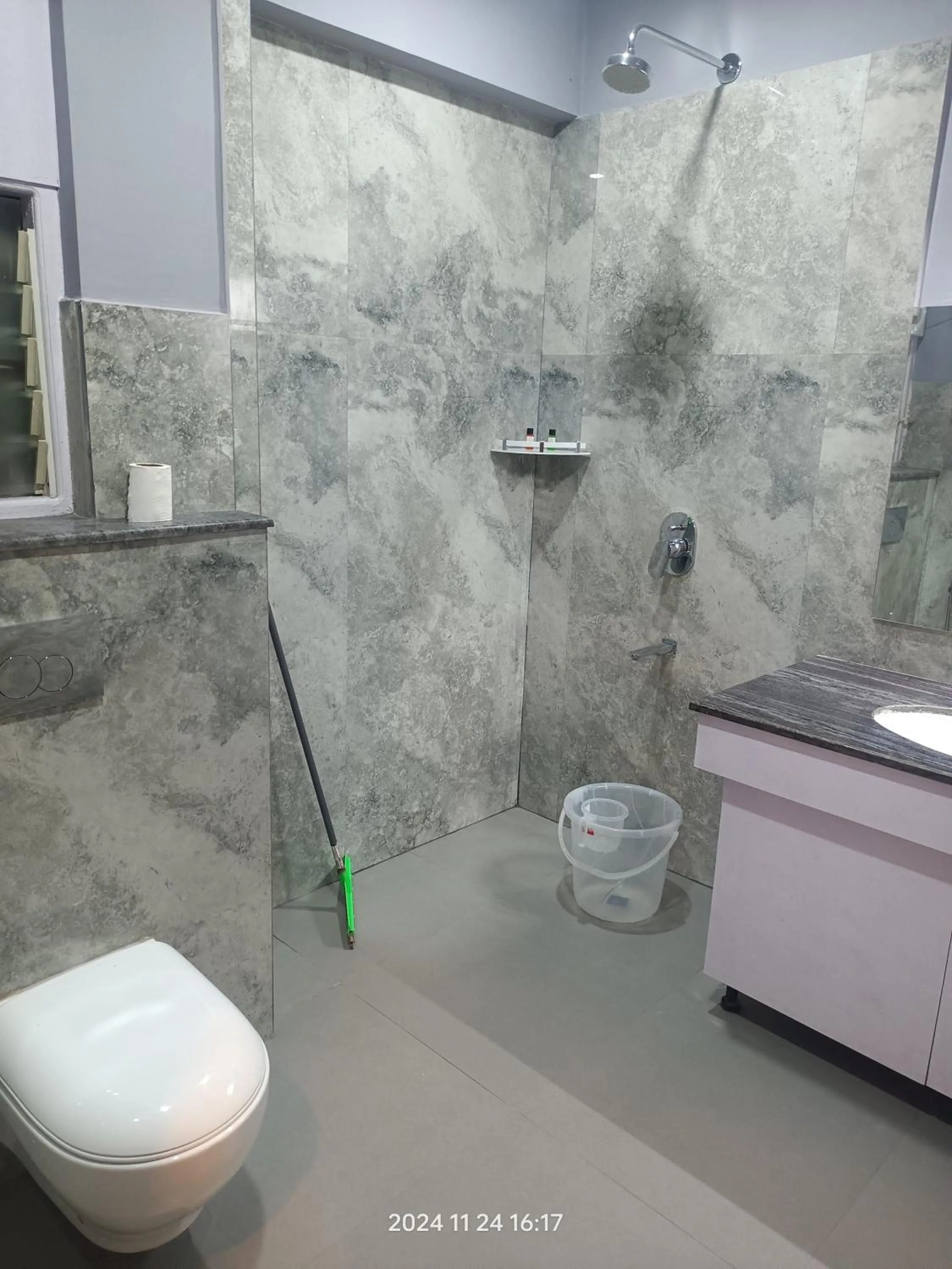 Bathroom in Golden Peaks Hotel & Restaurant