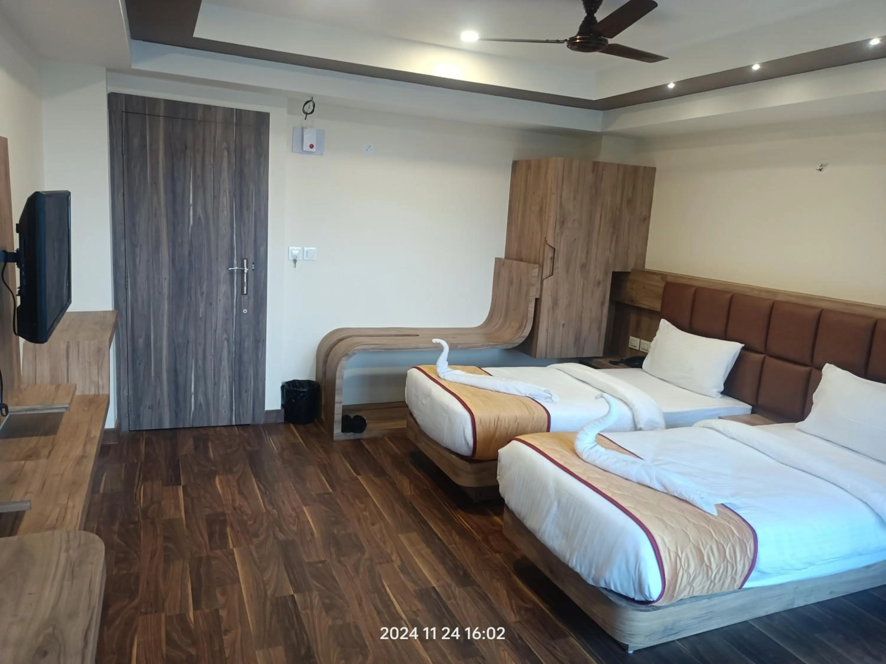Bed in Golden Peaks Hotel & Restaurant