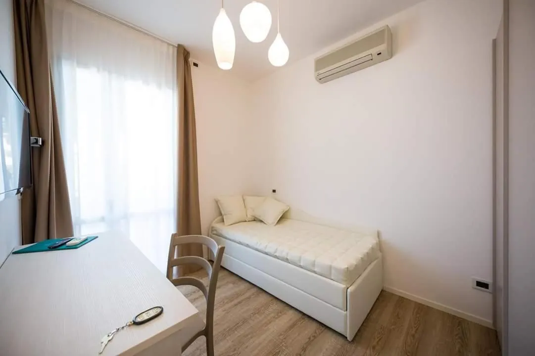 Shower, Bed in Hotel Villa Maria