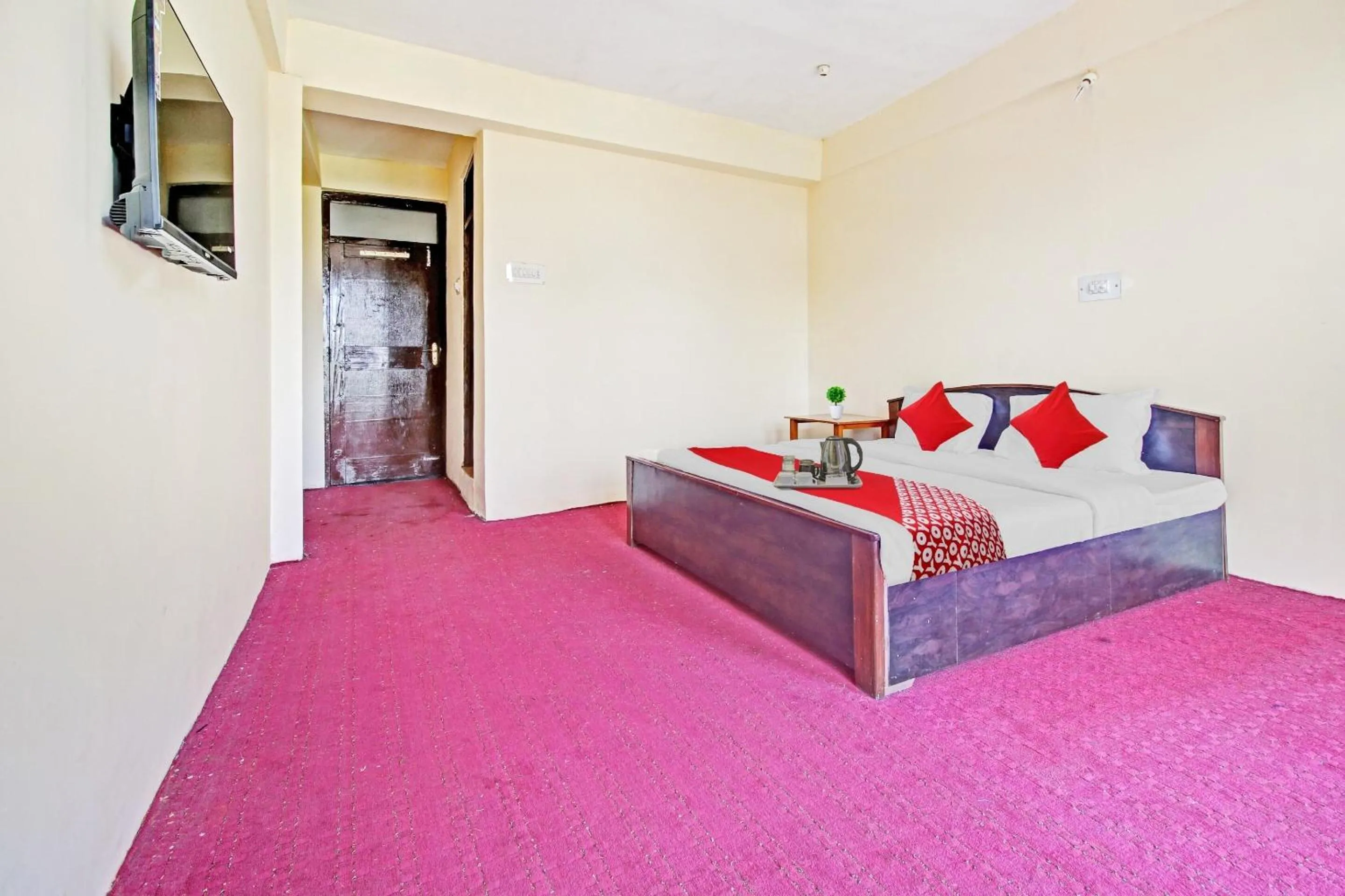 Bedroom, Bed in Hotel O Hunter's & Cafe