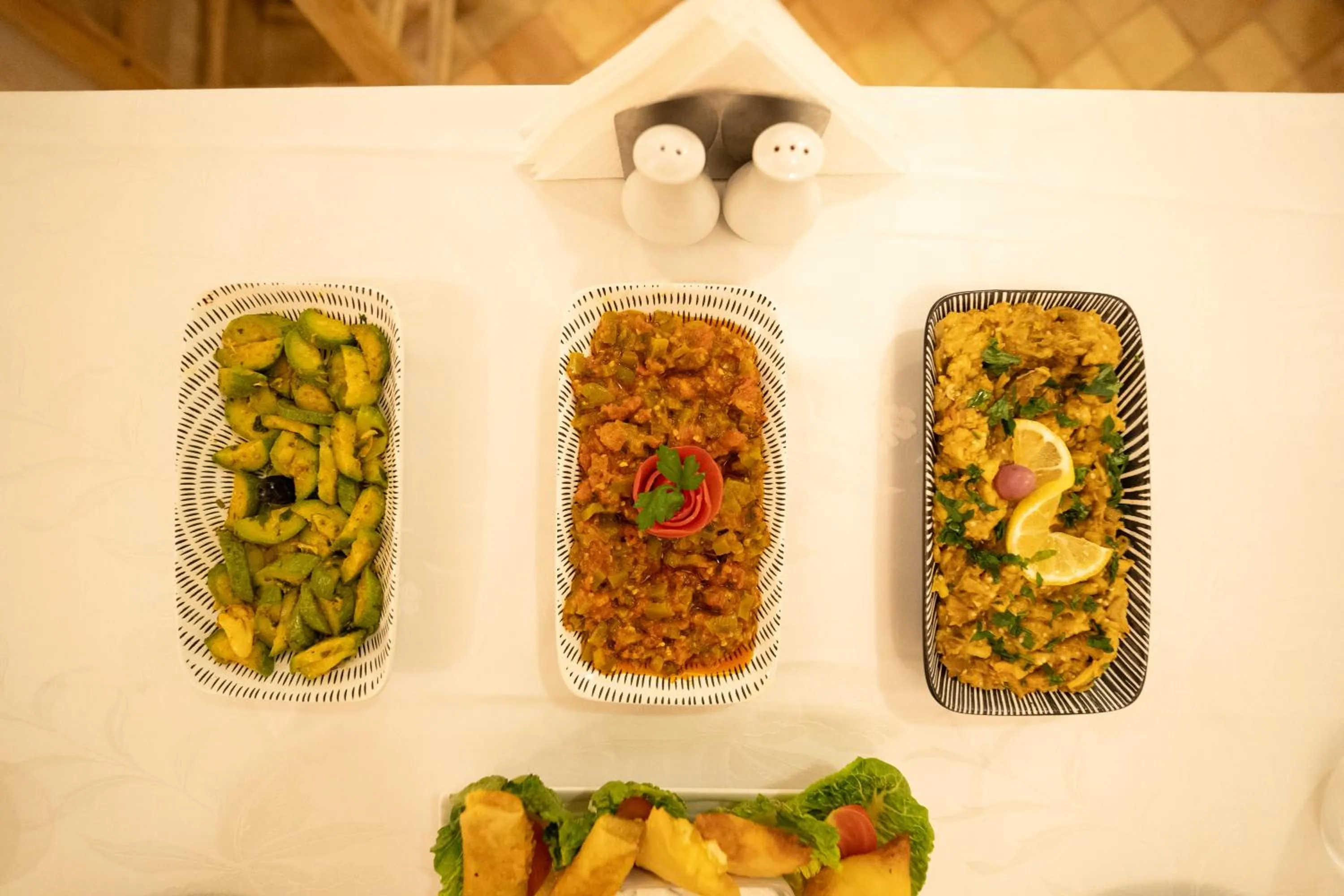 Restaurant/places to eat in Ryad Selyen