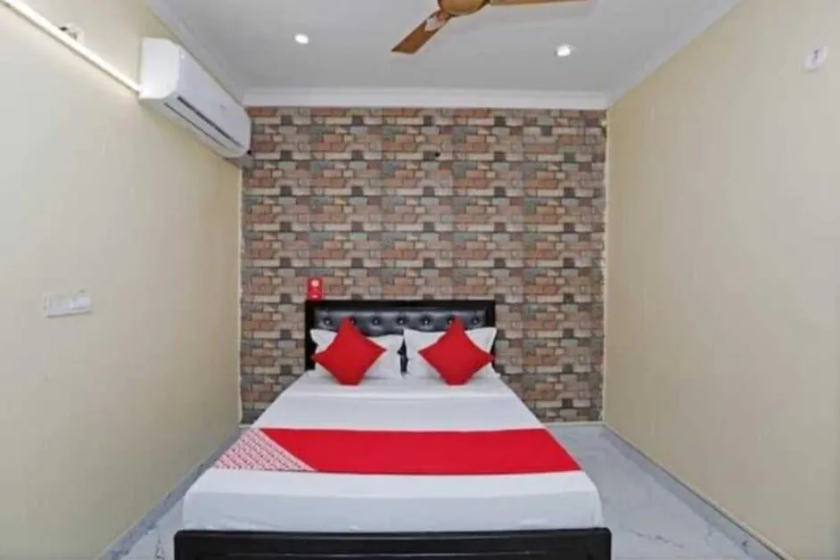 Bedroom in Hotel O by OYO Green Apple